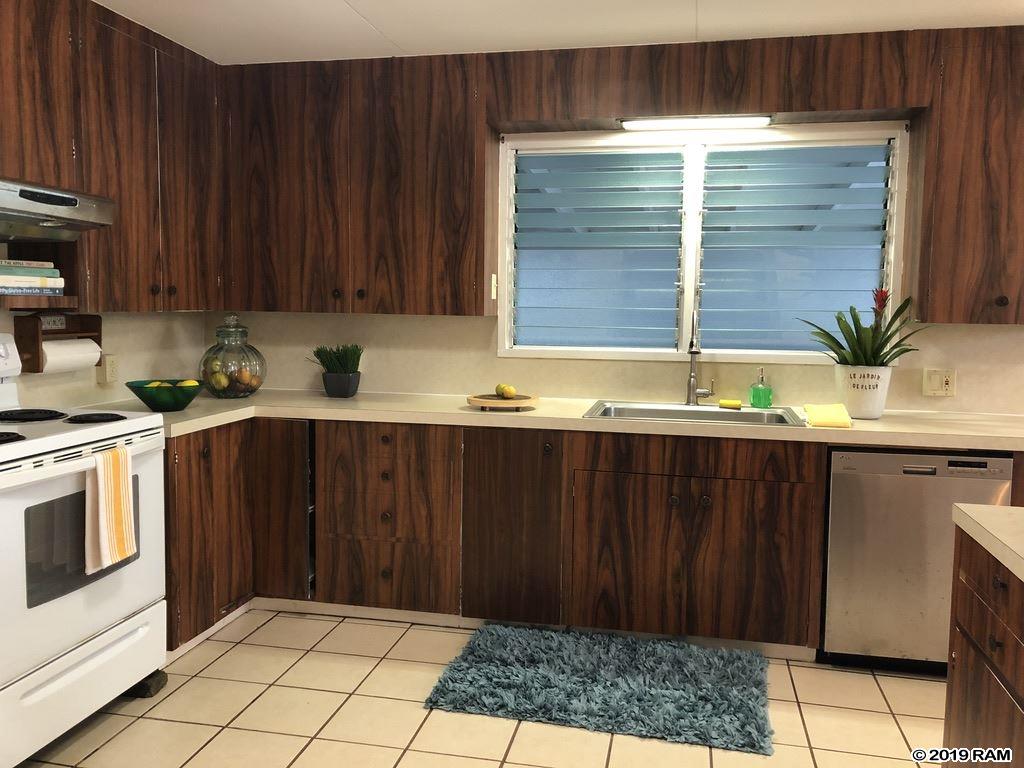 421  Pualani St , Wailuku home - photo 3 of 21