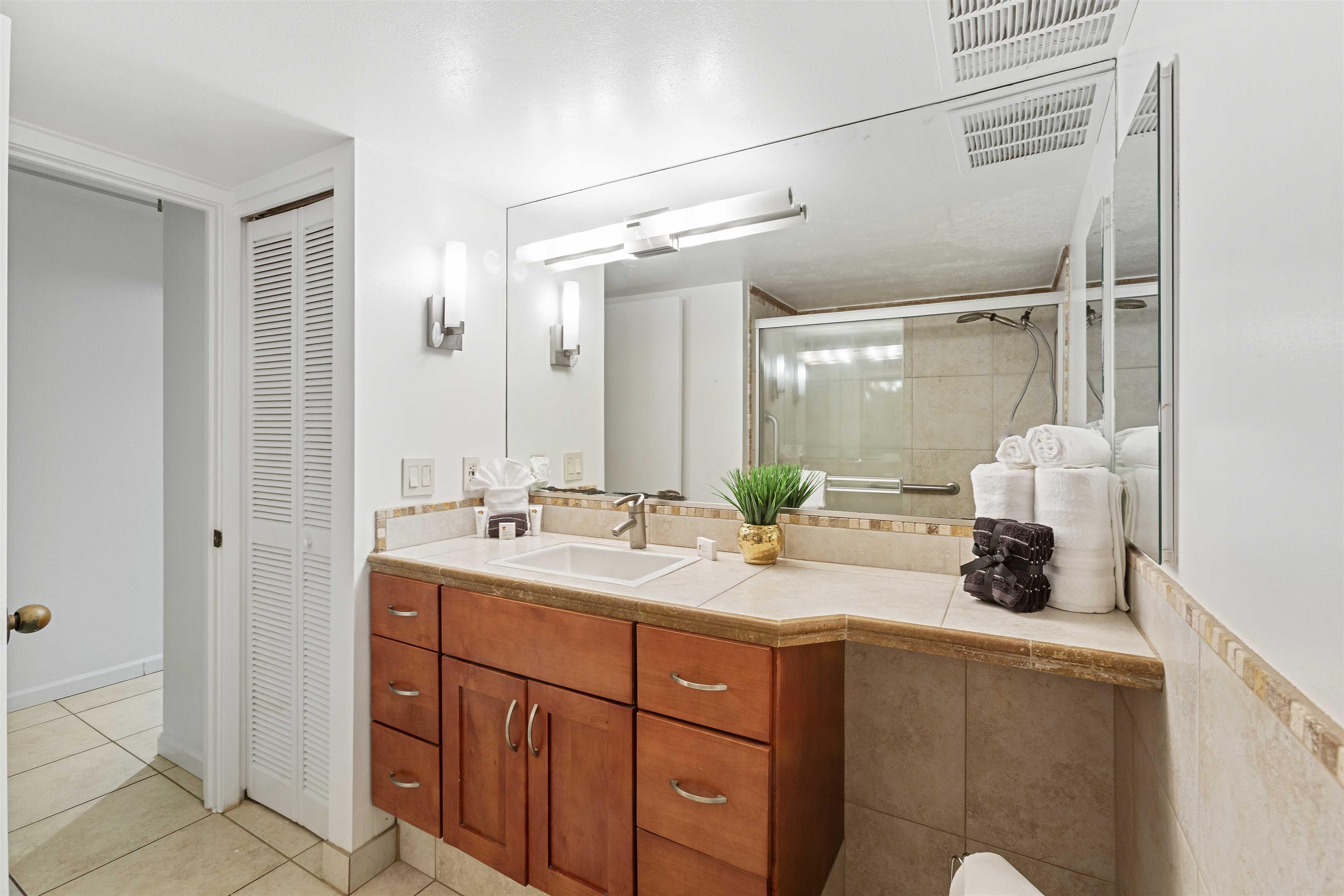 Kahana Villa condo # E 210, Lahaina, Hawaii - photo 15 of 44