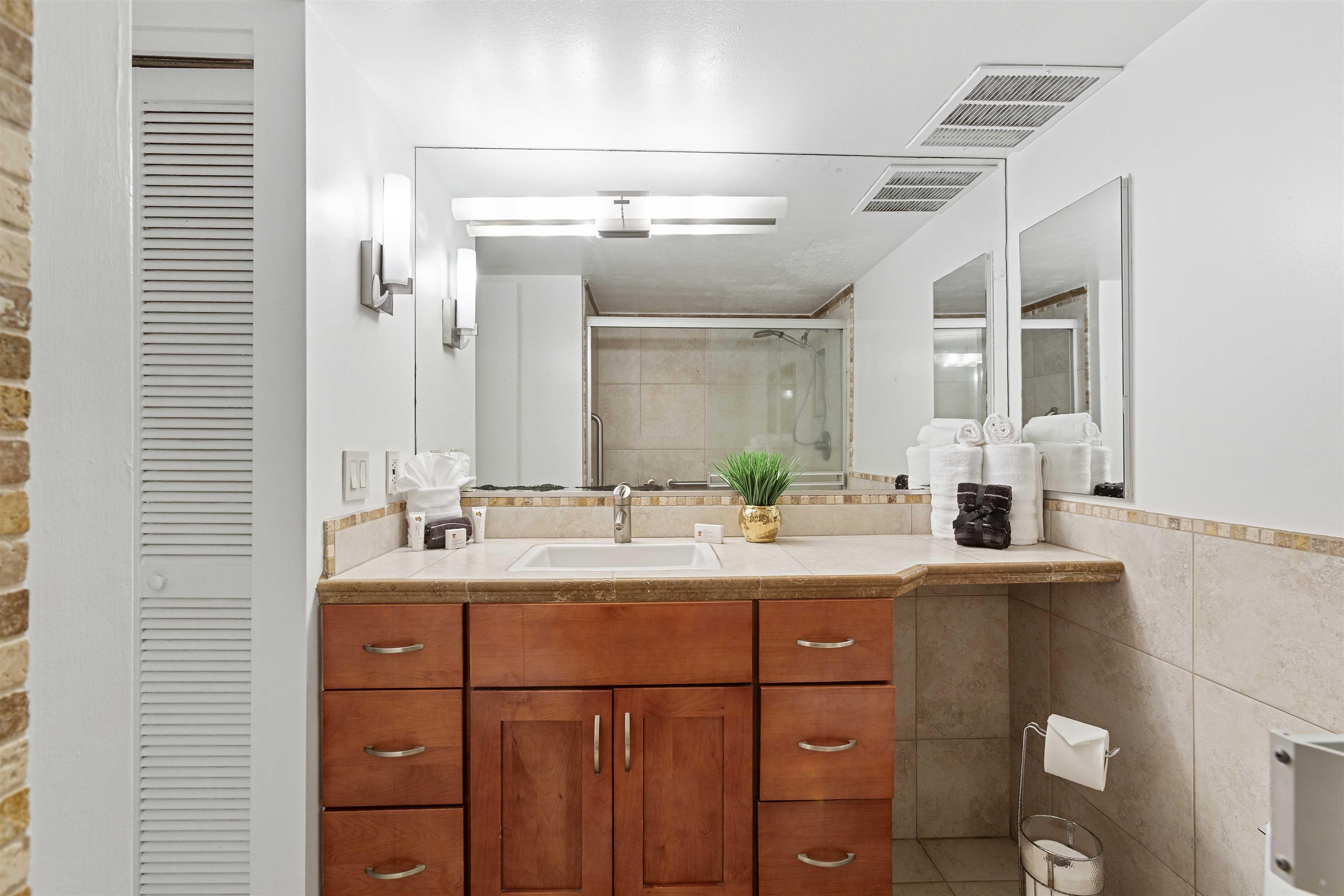 Kahana Villa condo # E 210, Lahaina, Hawaii - photo 16 of 44