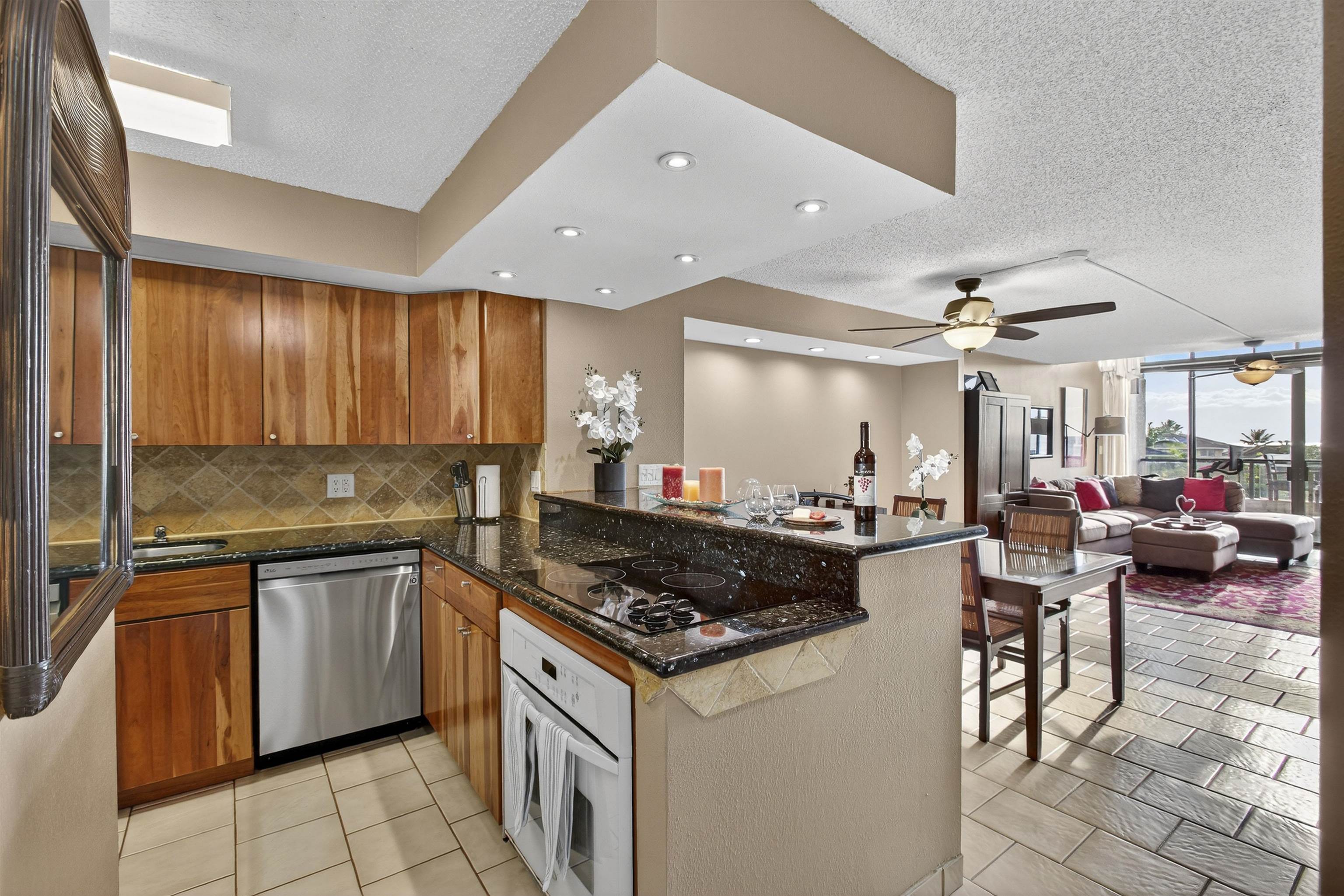 Kahana Villa condo # F402, Lahaina, Hawaii - photo 5 of 50