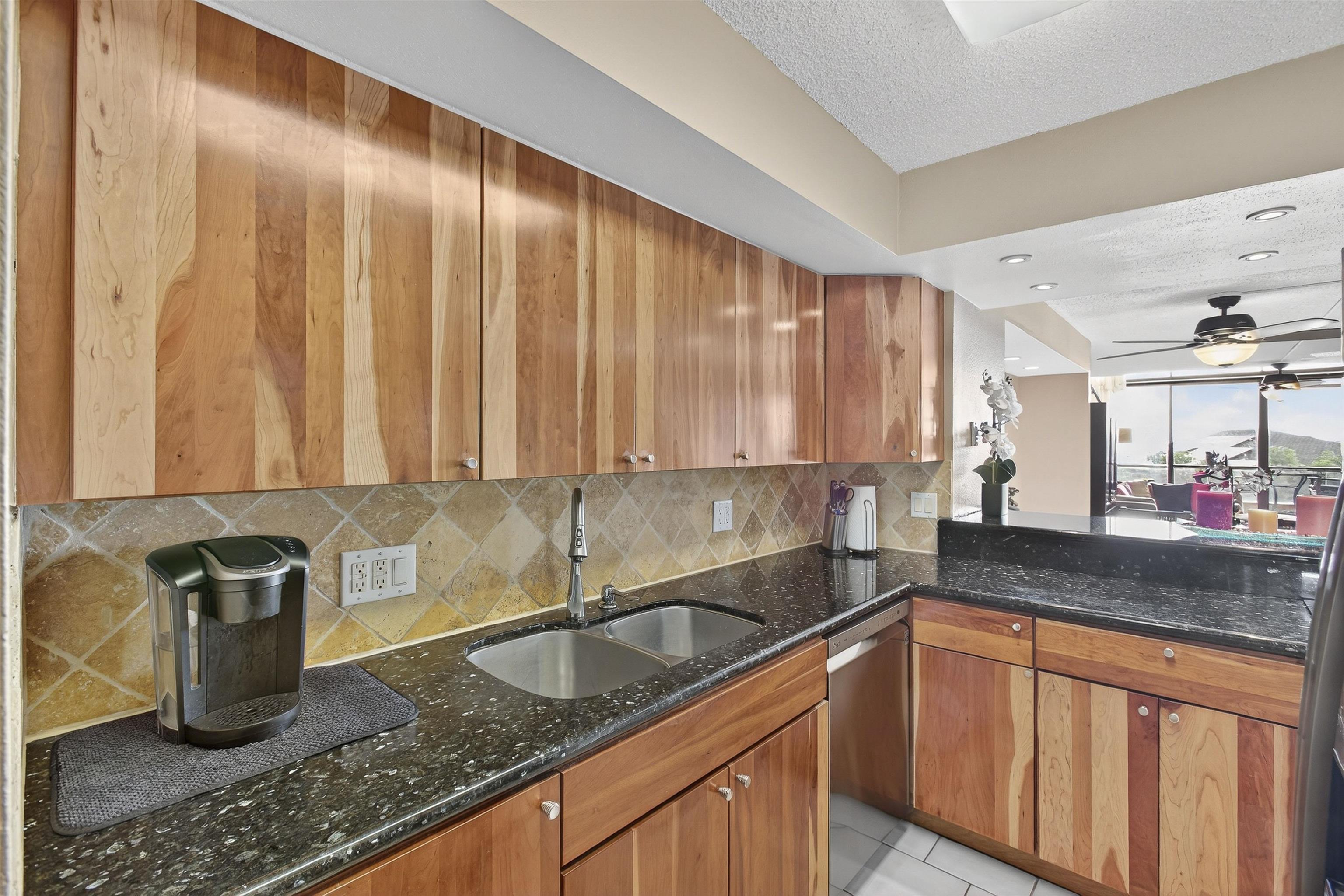 Kahana Villa condo # F402, Lahaina, Hawaii - photo 6 of 50