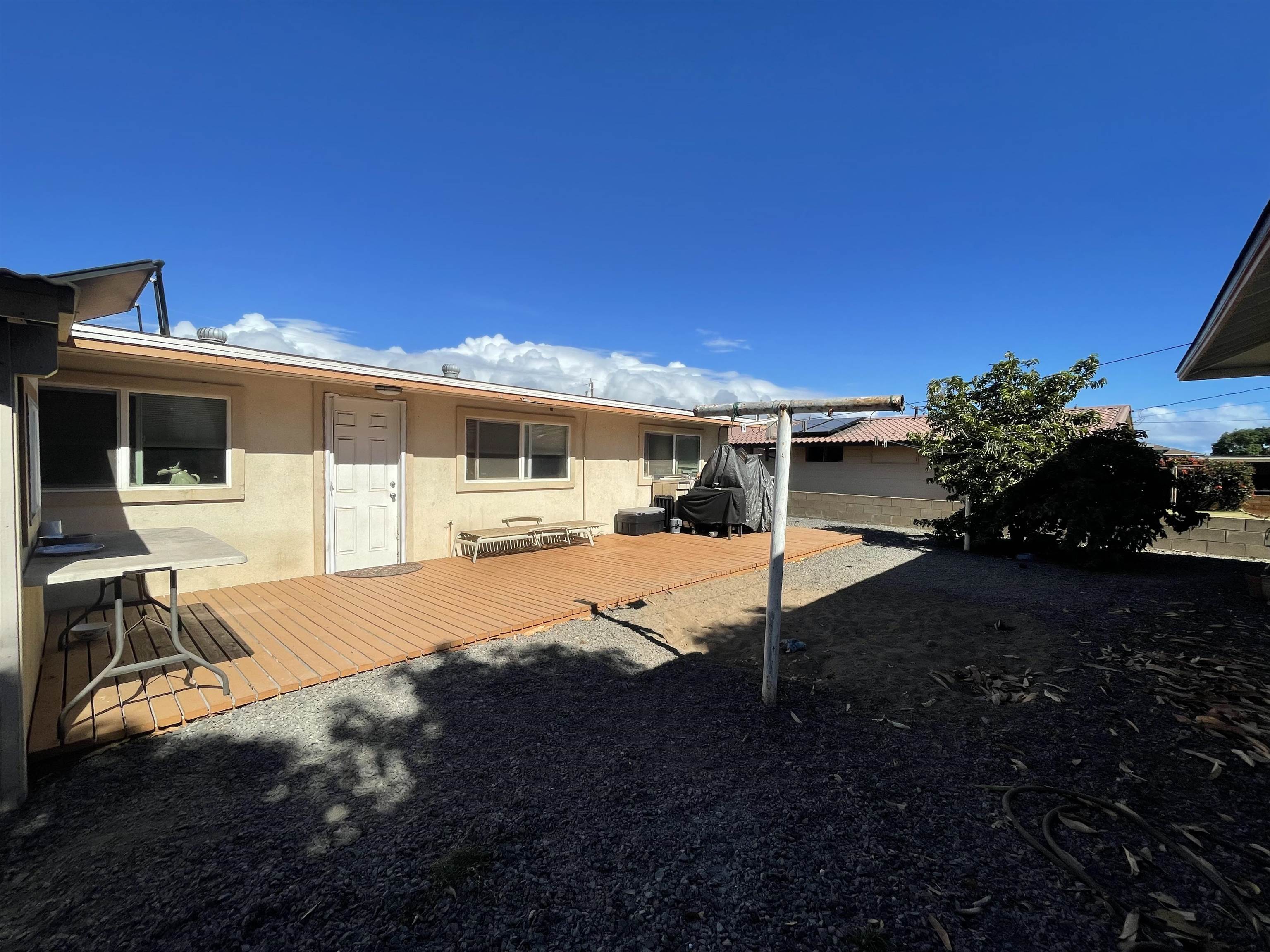 425  Lanai St , Kahului home - photo 11 of 38