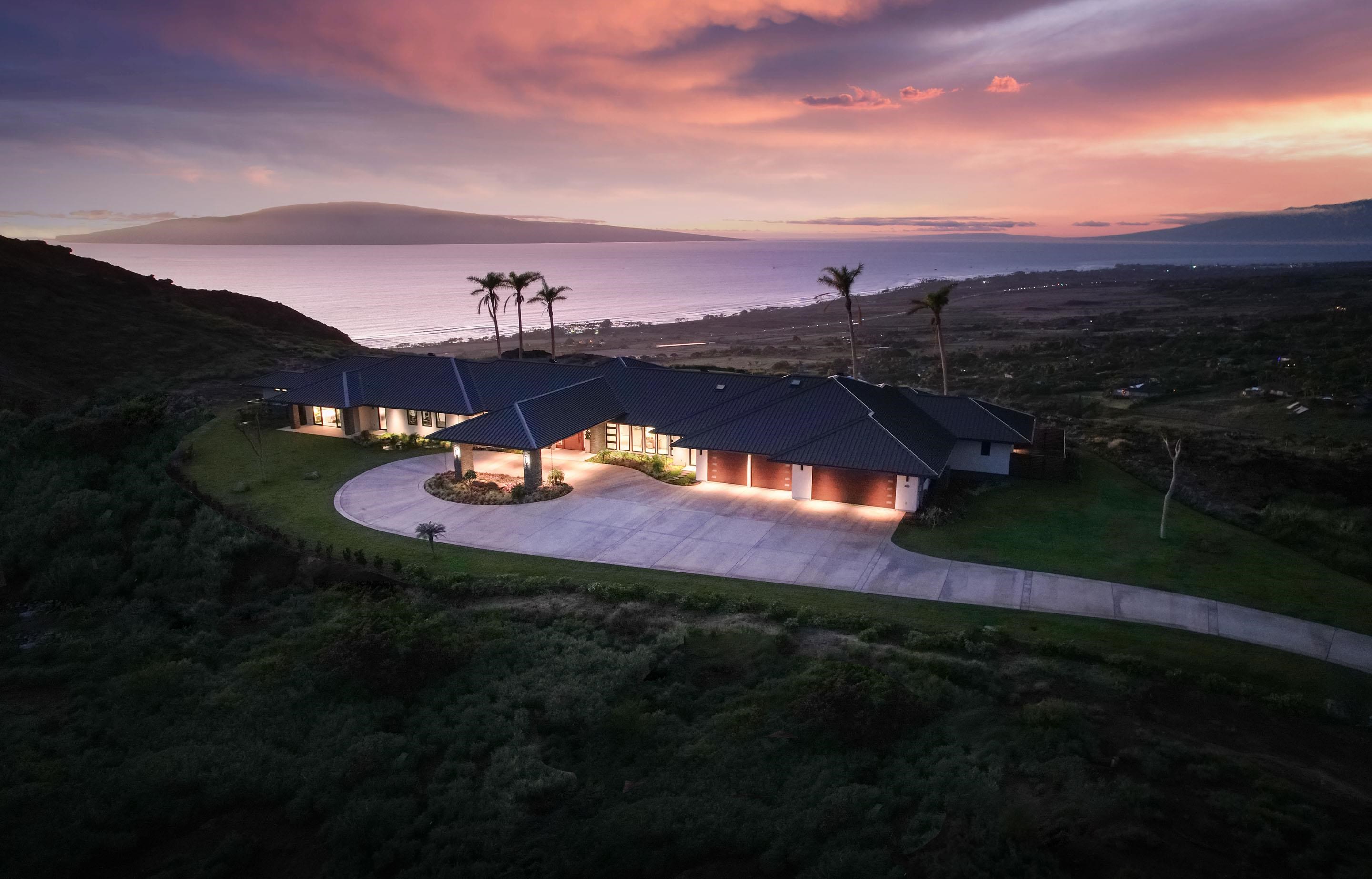 426  Wailau Pl Launiupoko, Lahaina home - photo 2 of 50