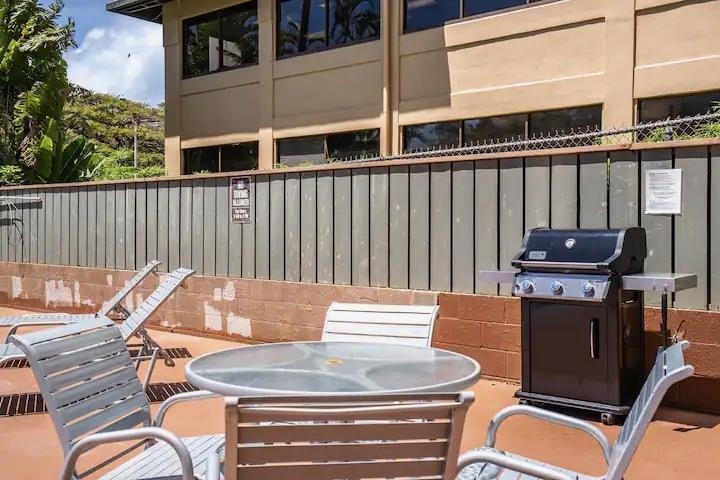 Kahana Manor condo # 113, Lahaina, Hawaii - photo 20 of 24