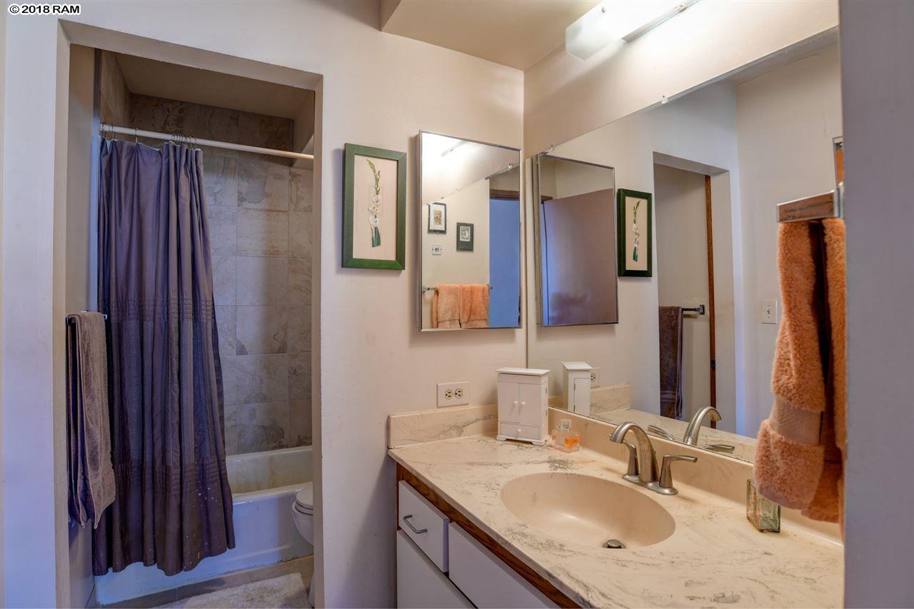 Kahana Manor condo # 201, Lahaina, Hawaii - photo 11 of 22