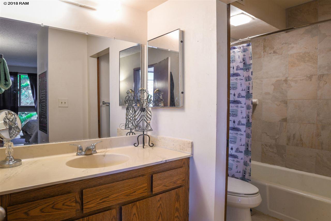 Kahana Manor condo # 201, Lahaina, Hawaii - photo 14 of 22