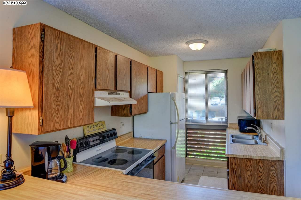 Kahana Manor condo # 201, Lahaina, Hawaii - photo 7 of 22