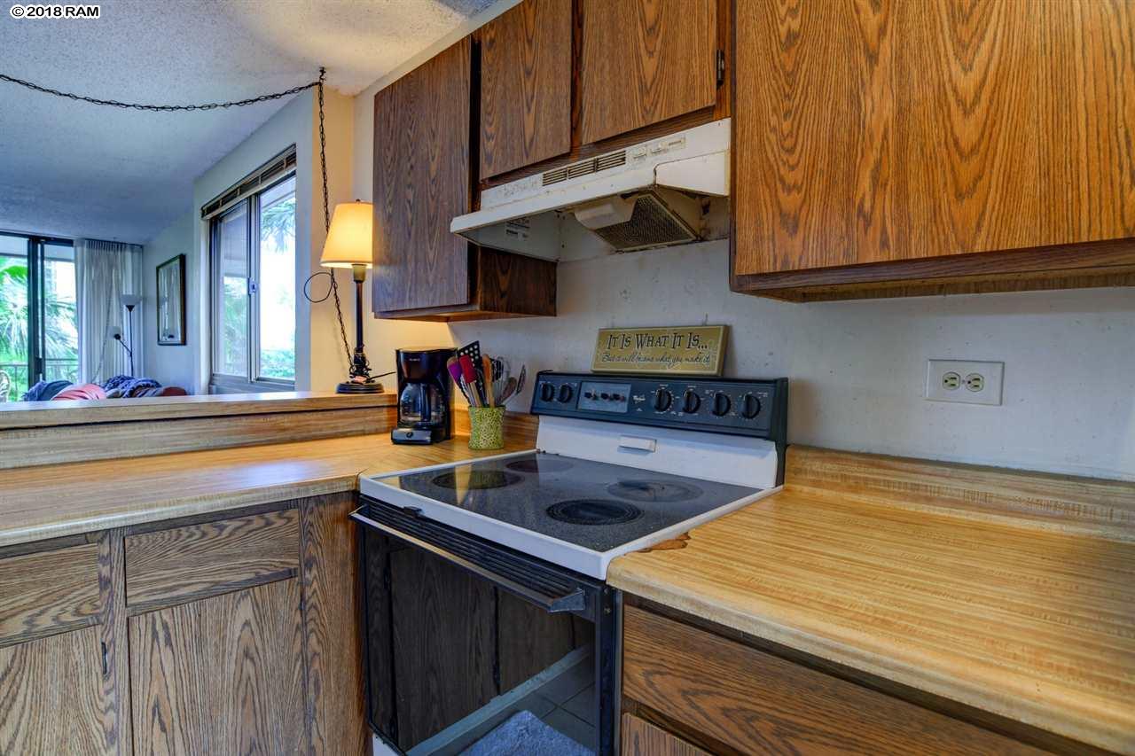 Kahana Manor condo # 201, Lahaina, Hawaii - photo 8 of 22