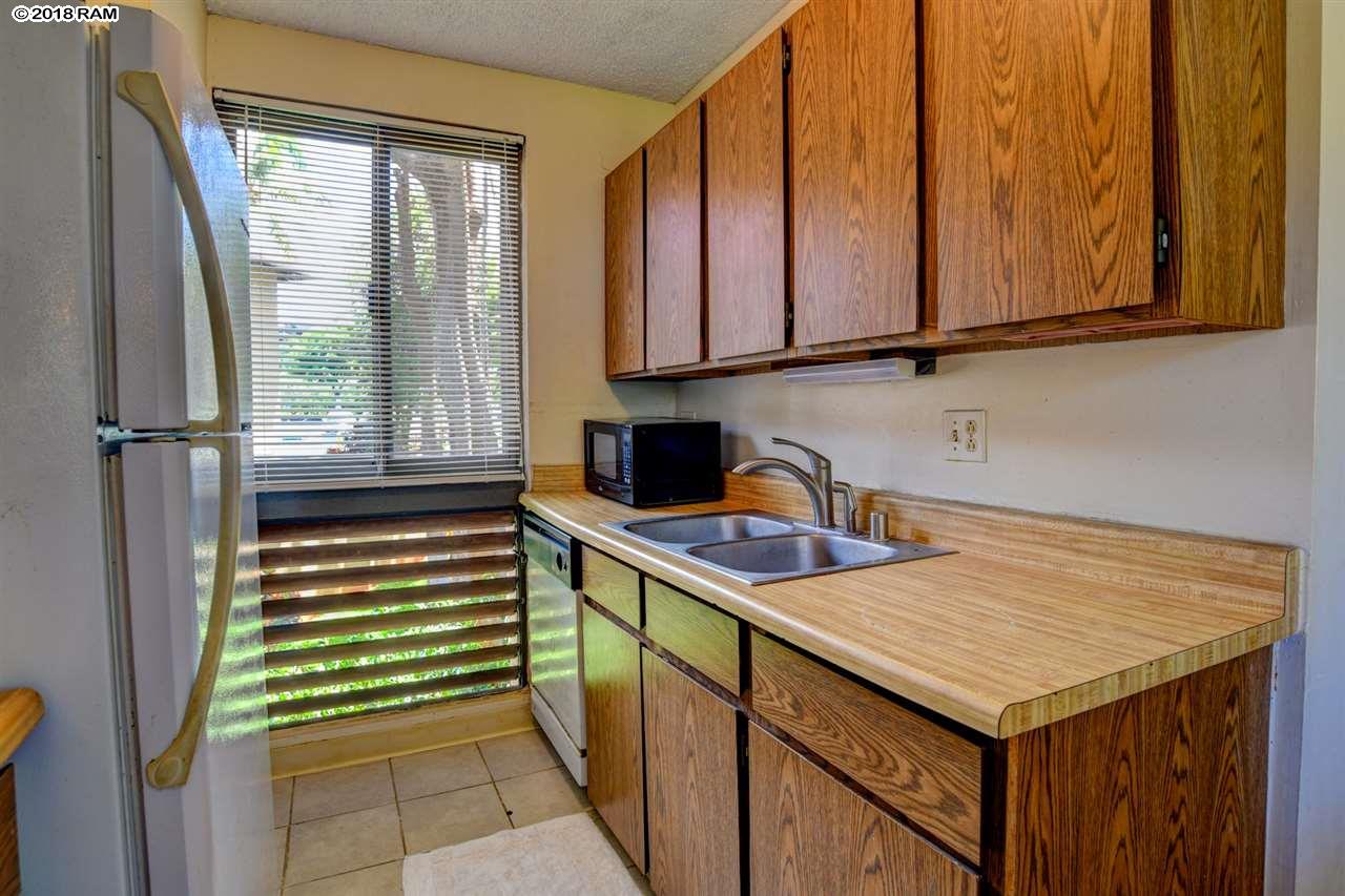 Kahana Manor condo # 201, Lahaina, Hawaii - photo 9 of 22