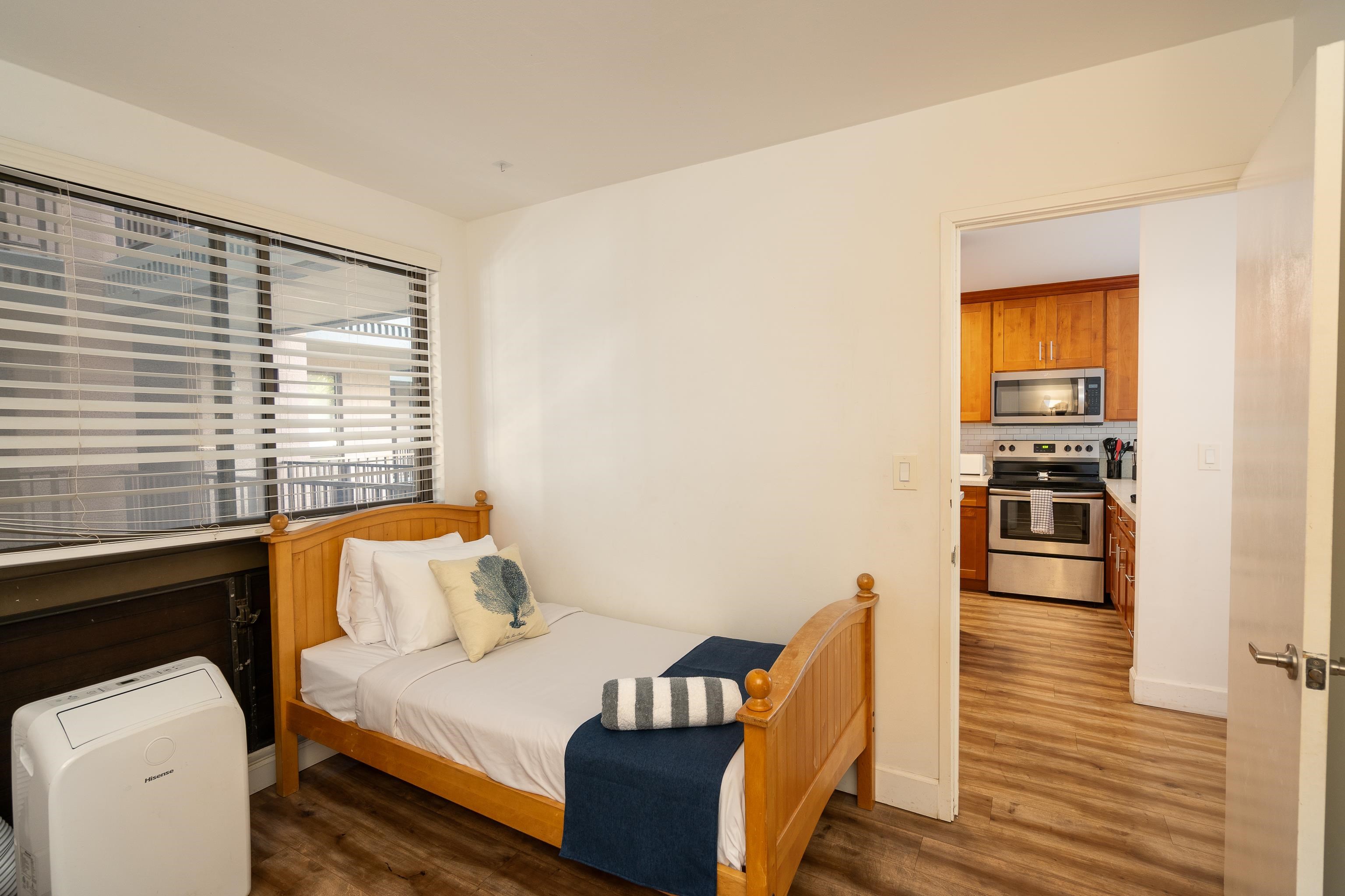 Kahana Manor condo # 220, Lahaina, Hawaii - photo 16 of 28