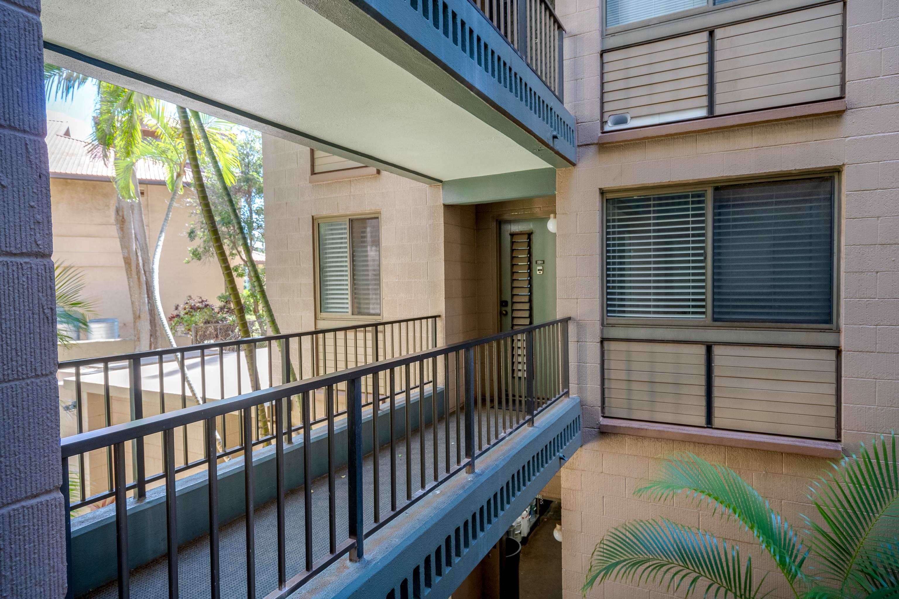 Kahana Manor condo # 220, Lahaina, Hawaii - photo 20 of 30