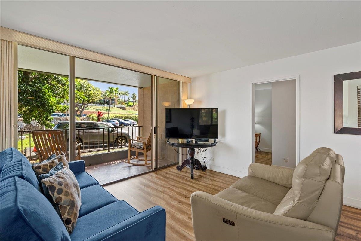 Kahana Manor condo # 220, Lahaina, Hawaii - photo 7 of 28