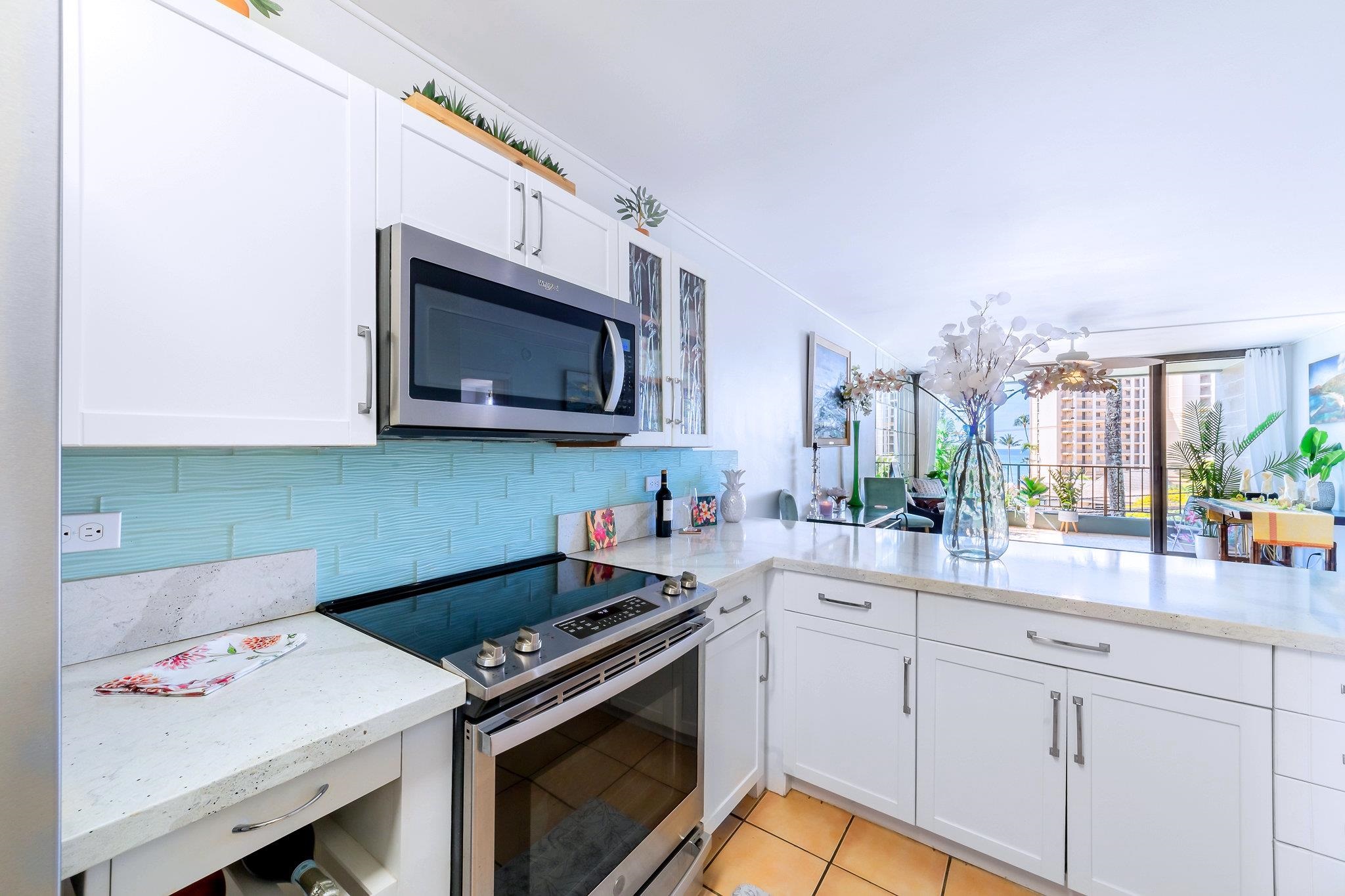 Kahana Manor condo # 302, Lahaina, Hawaii - photo 11 of 50