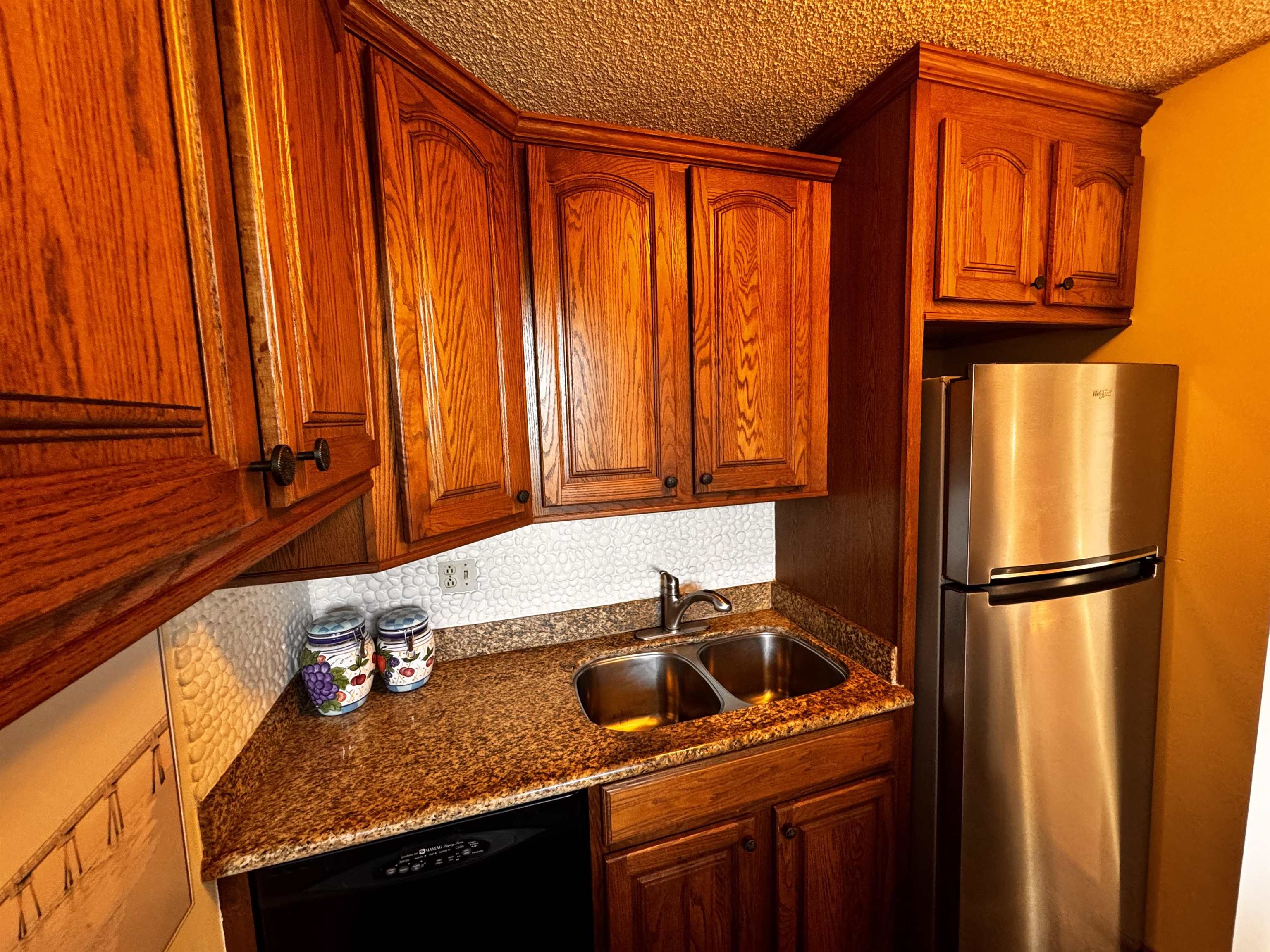 Kahana Manor condo # 315, Lahaina, Hawaii - photo 5 of 20