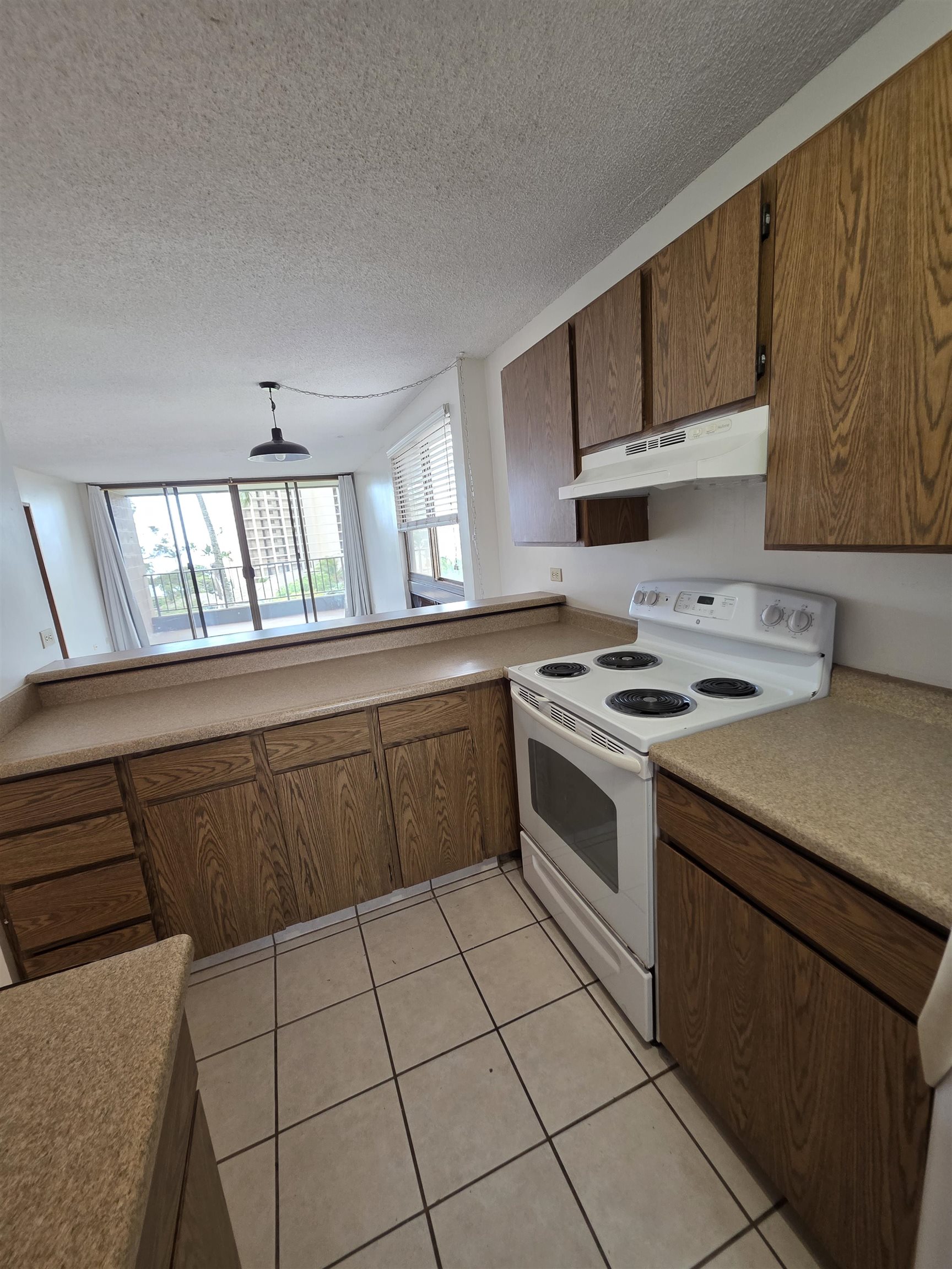Kahana Manor condo # 401, Lahaina, Hawaii - photo 2 of 12