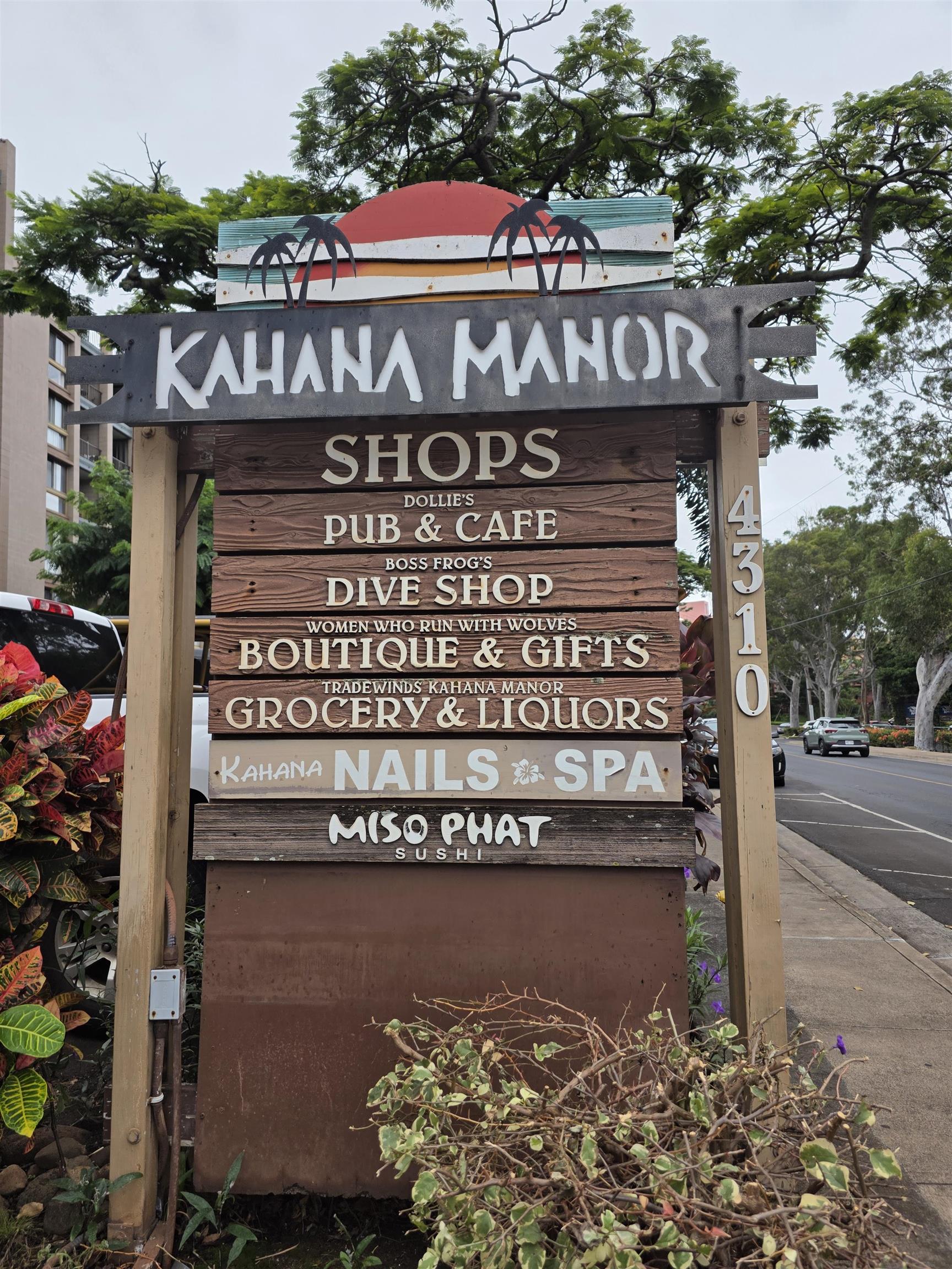 Kahana Manor condo # 401, Lahaina, Hawaii - photo 11 of 12