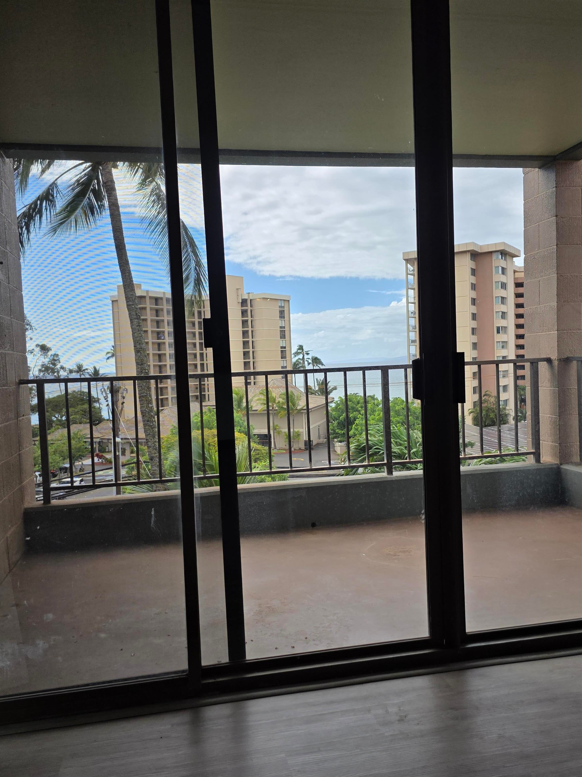 Kahana Manor condo # 401, Lahaina, Hawaii - photo 4 of 12