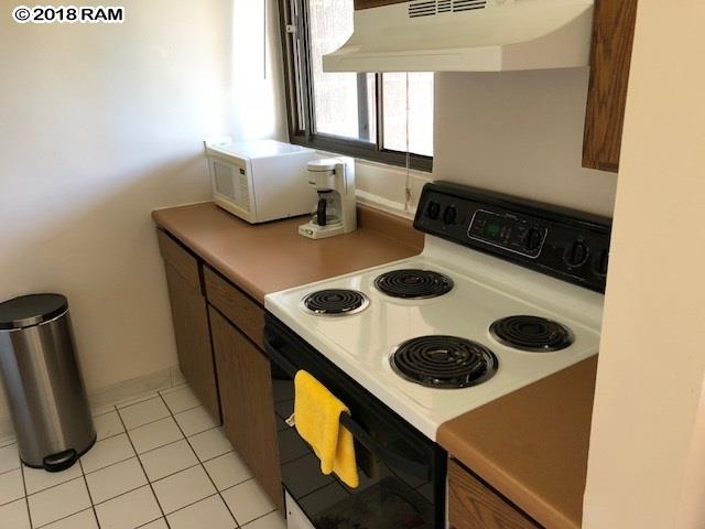 Kahana Manor condo # 410, Lahaina, Hawaii - photo 8 of 11