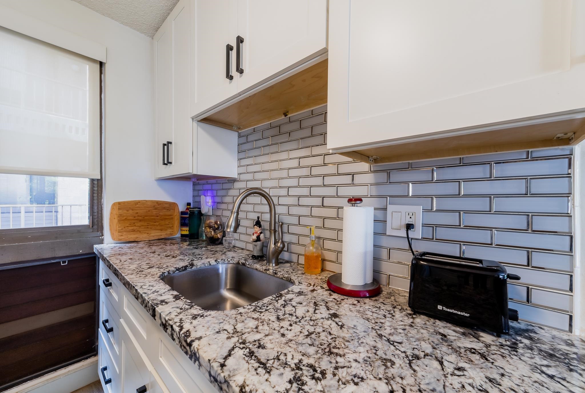 Kahana Manor condo # 419, Lahaina, Hawaii - photo 3 of 32