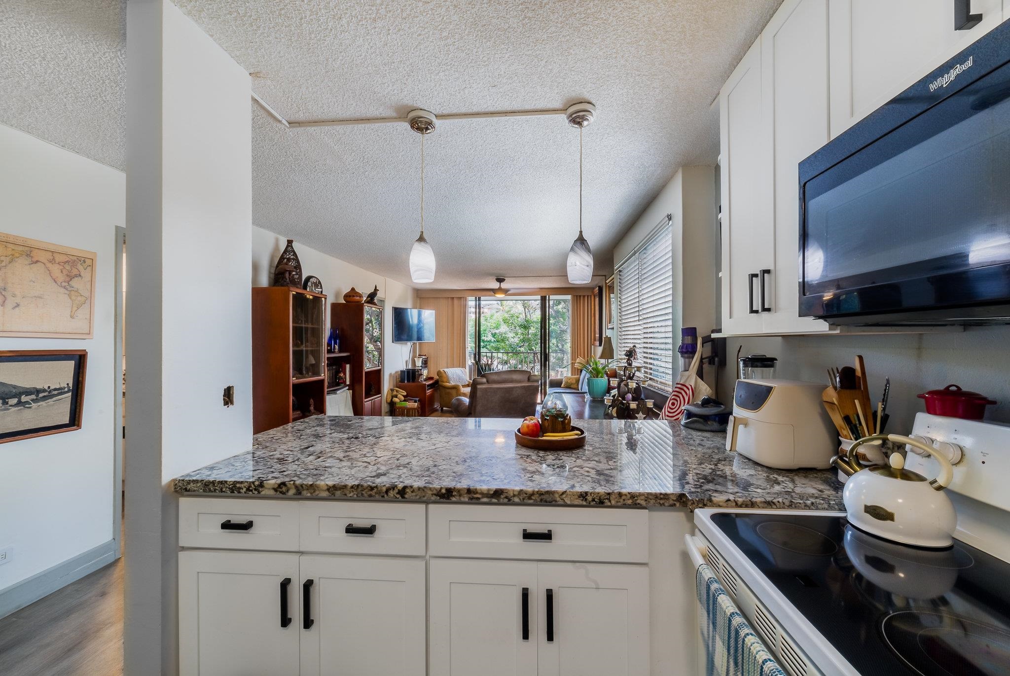 Kahana Manor condo # 419, Lahaina, Hawaii - photo 5 of 32