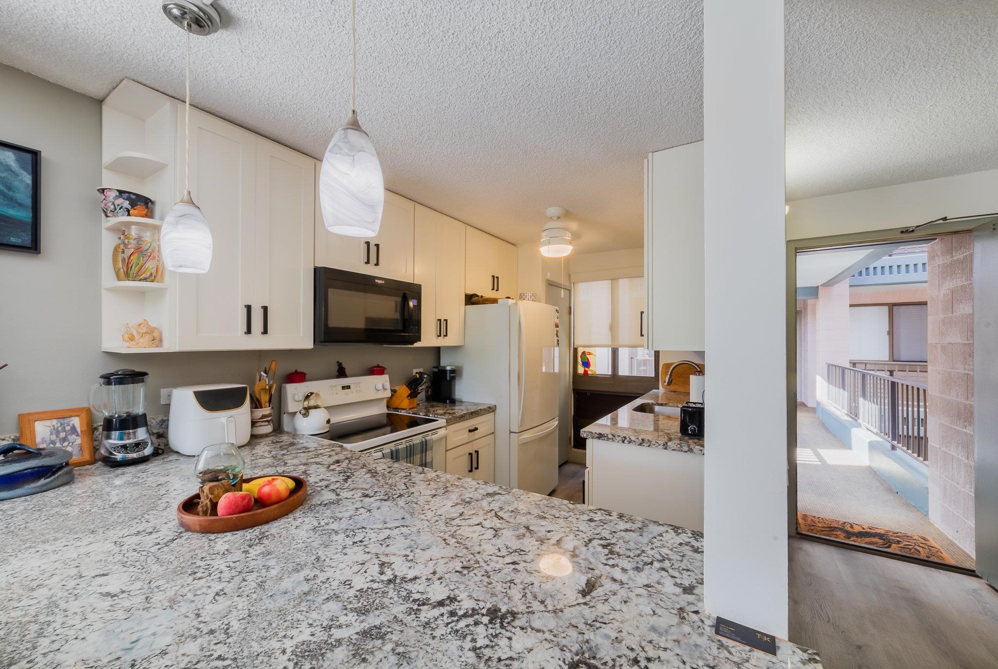 Kahana Manor condo # 419, Lahaina, Hawaii - photo 7 of 32