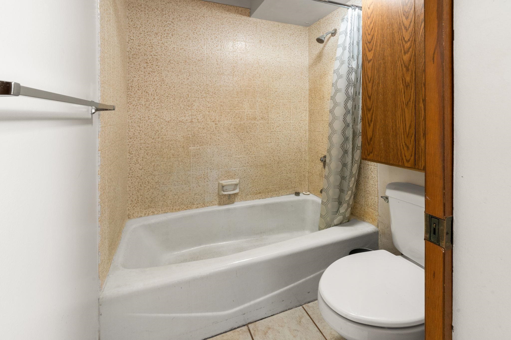 Kahana Manor condo # 518, Lahaina, Hawaii - photo 11 of 14