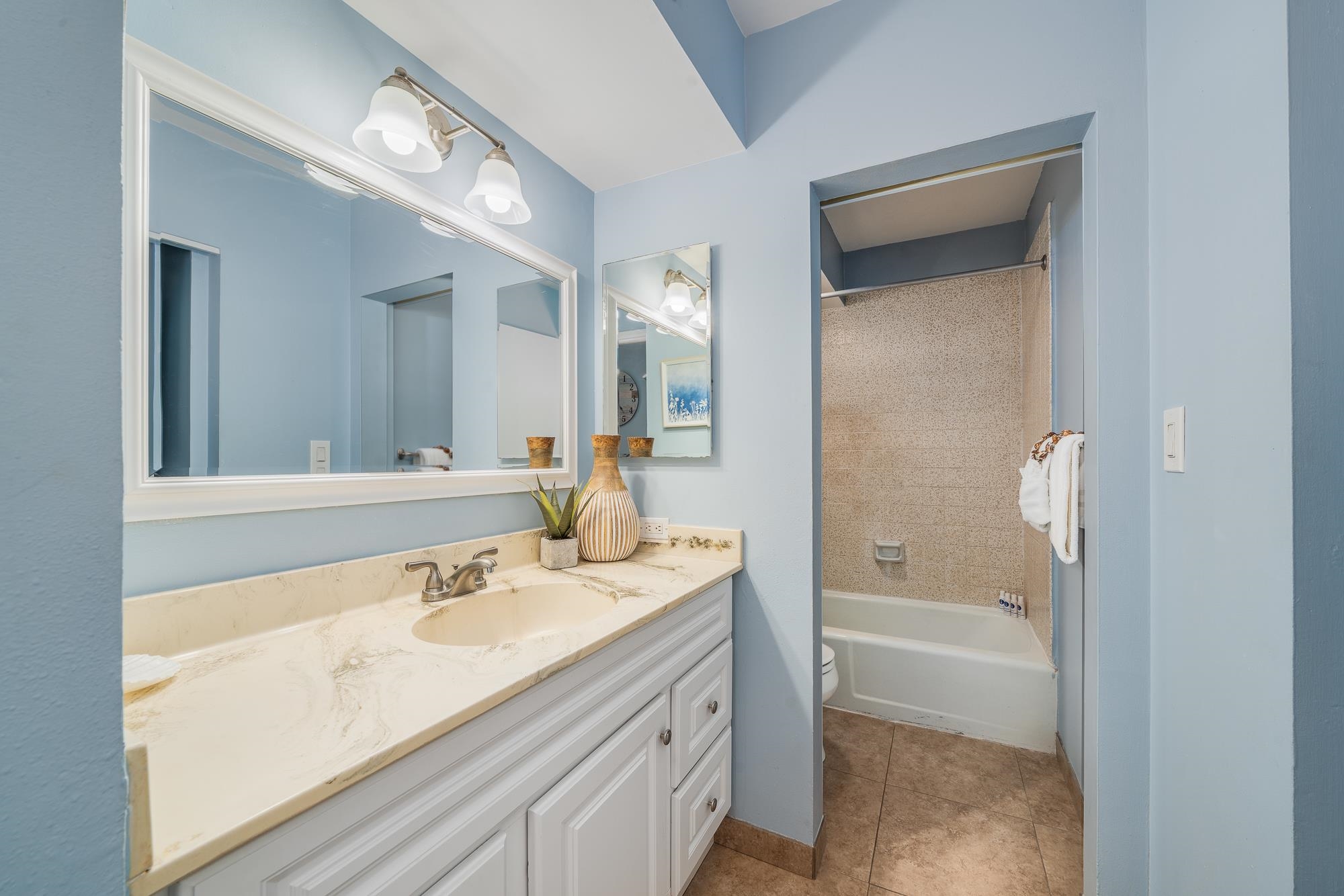 Kahana Manor condo # 608, Lahaina, Hawaii - photo 22 of 40