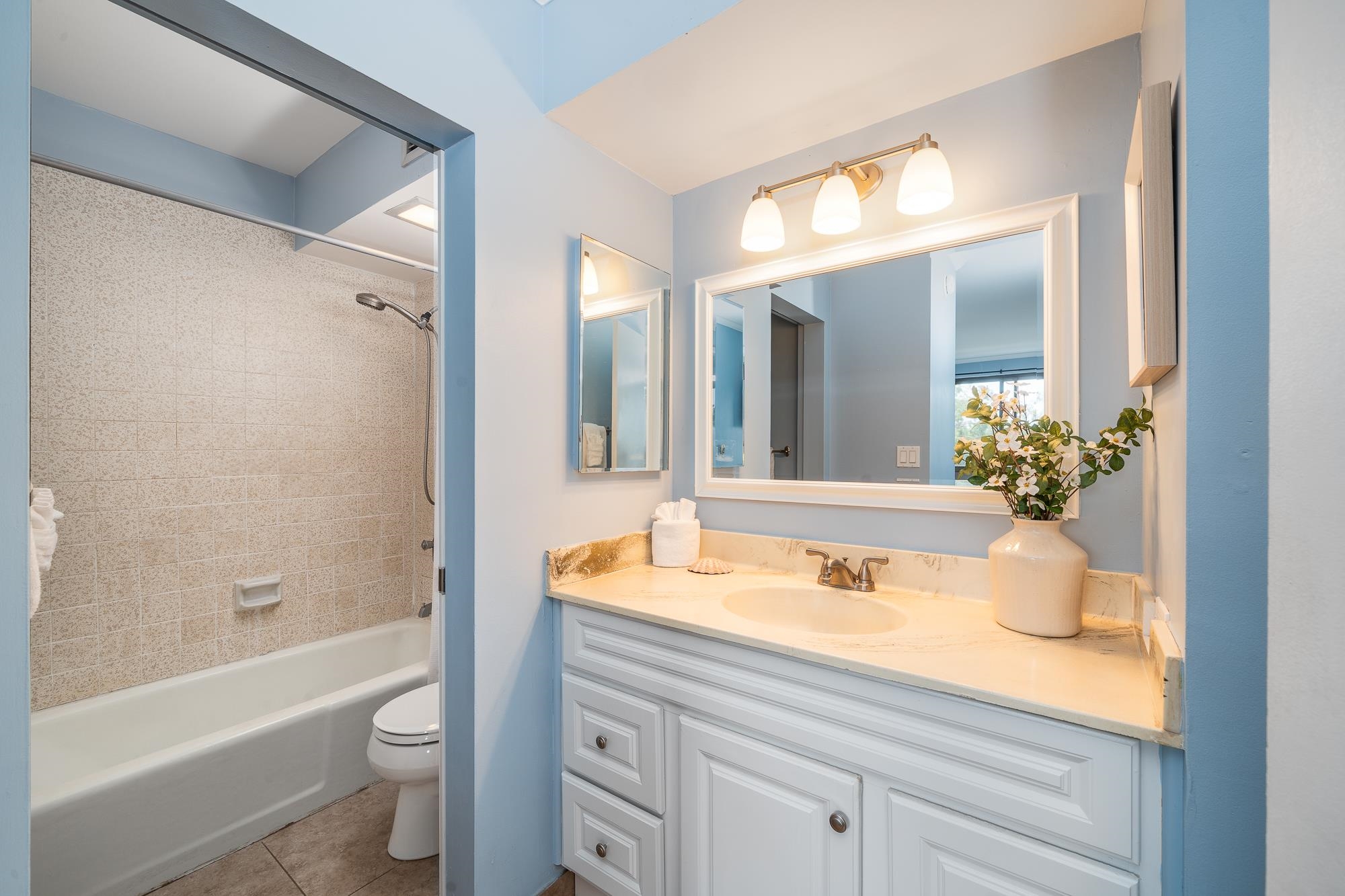 Kahana Manor condo # 608, Lahaina, Hawaii - photo 33 of 40