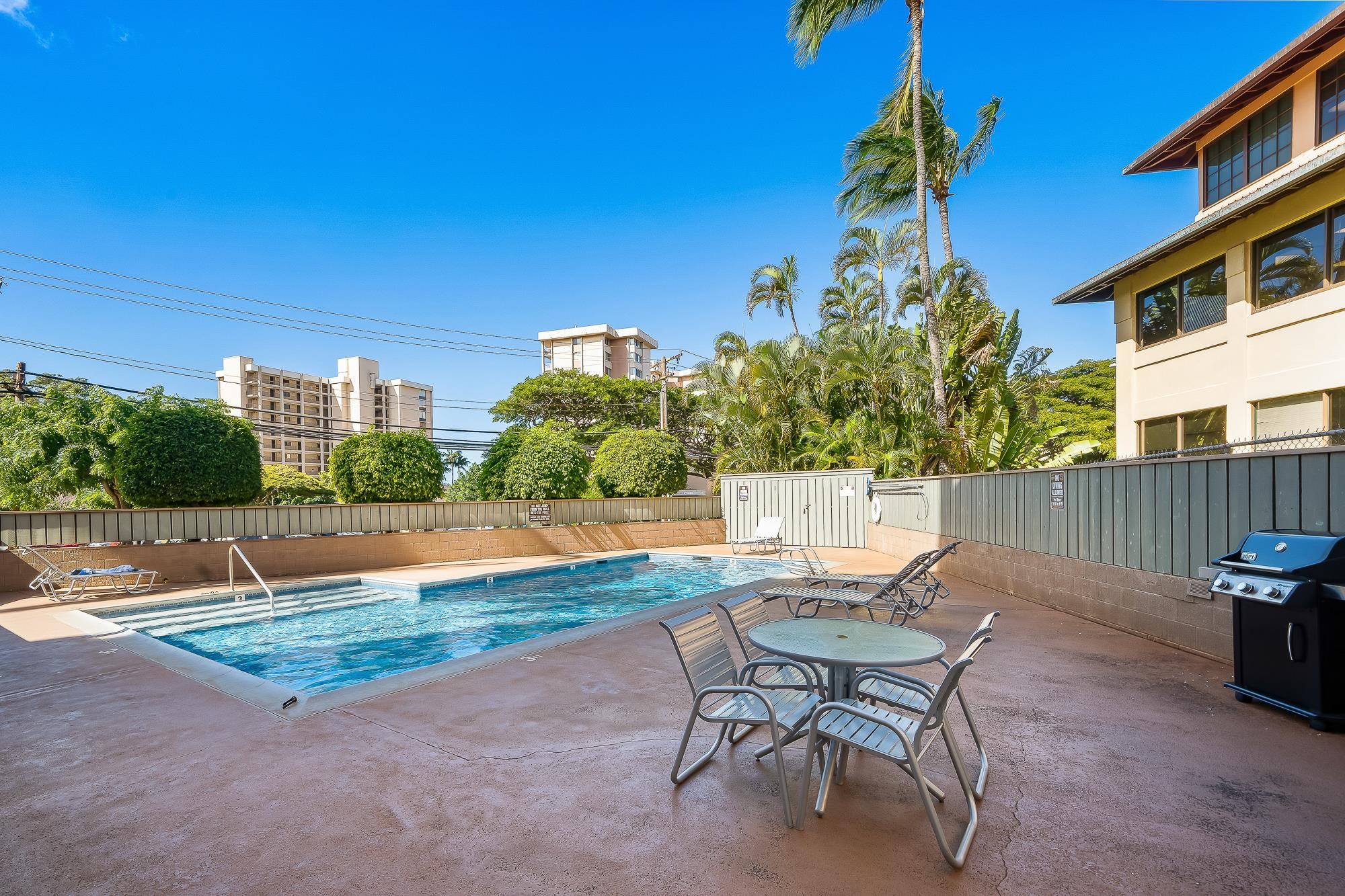 Kahana Manor condo # 608, Lahaina, Hawaii - photo 38 of 40