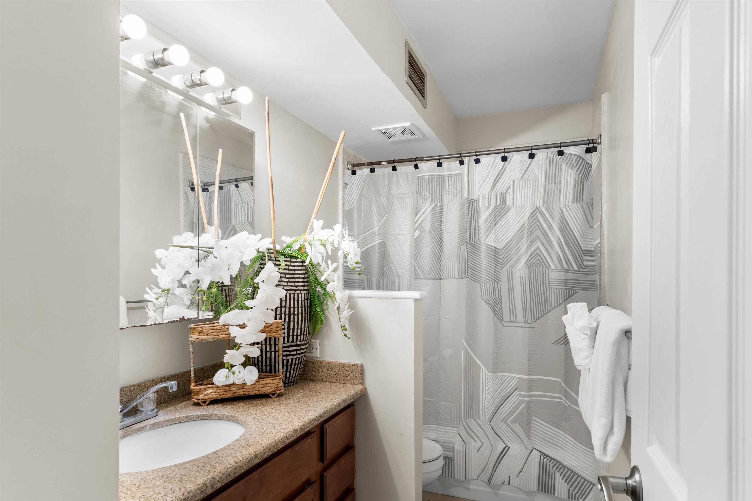 Kahana Manor condo # 609, Lahaina, Hawaii - photo 13 of 29