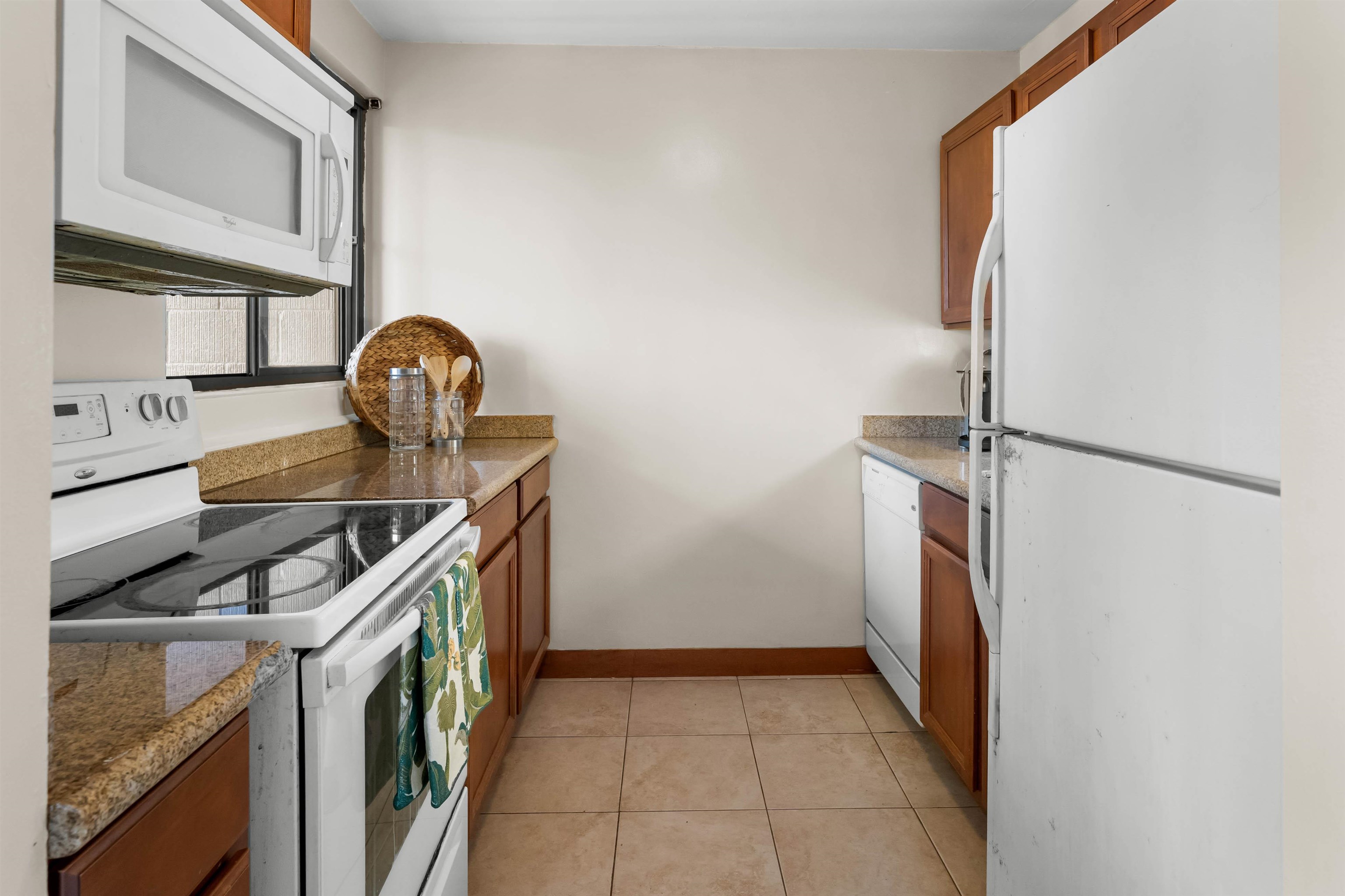 Kahana Manor condo # 609, Lahaina, Hawaii - photo 7 of 29