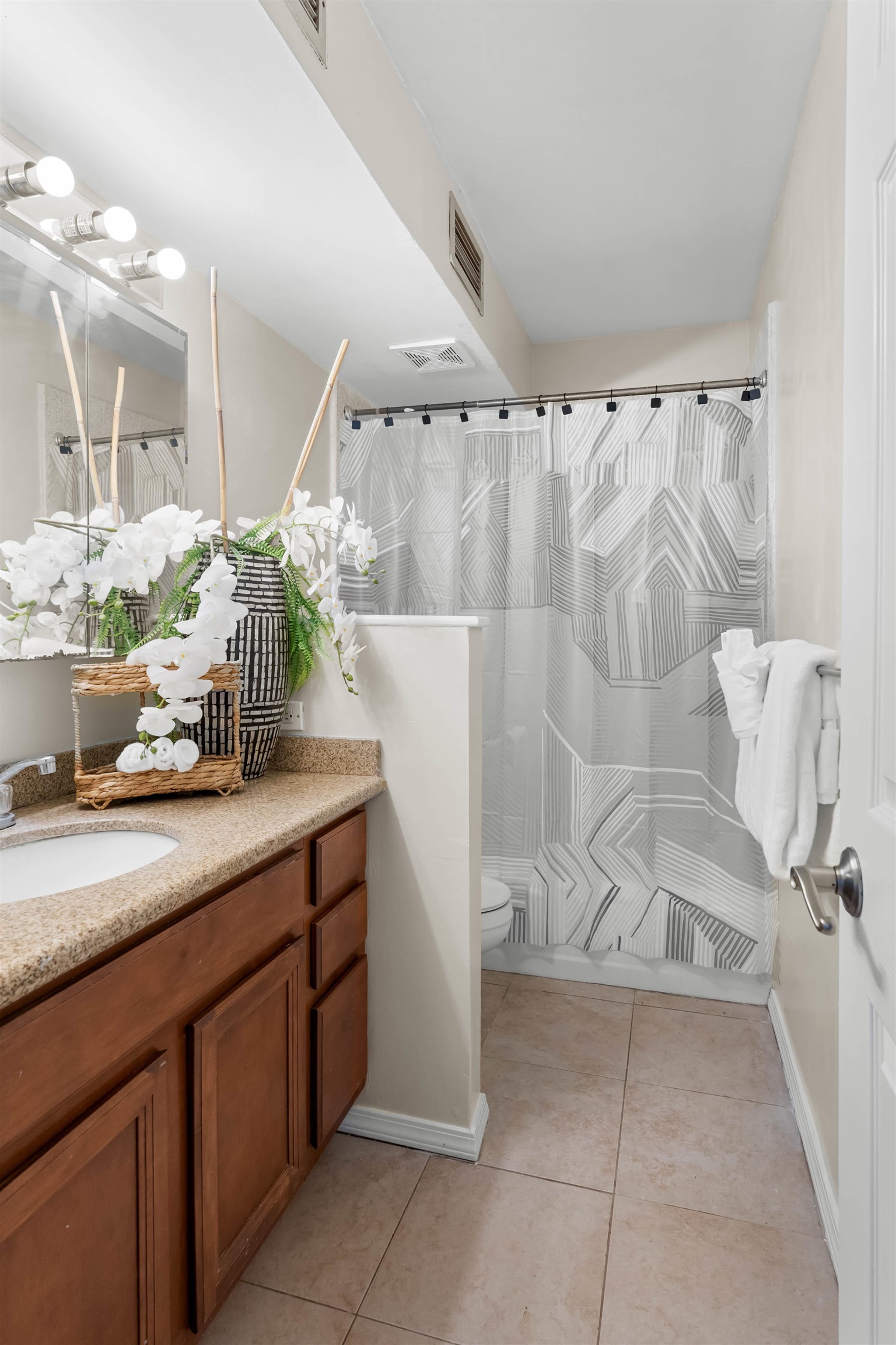 Kahana Manor condo # 609, Lahaina, Hawaii - photo 9 of 29