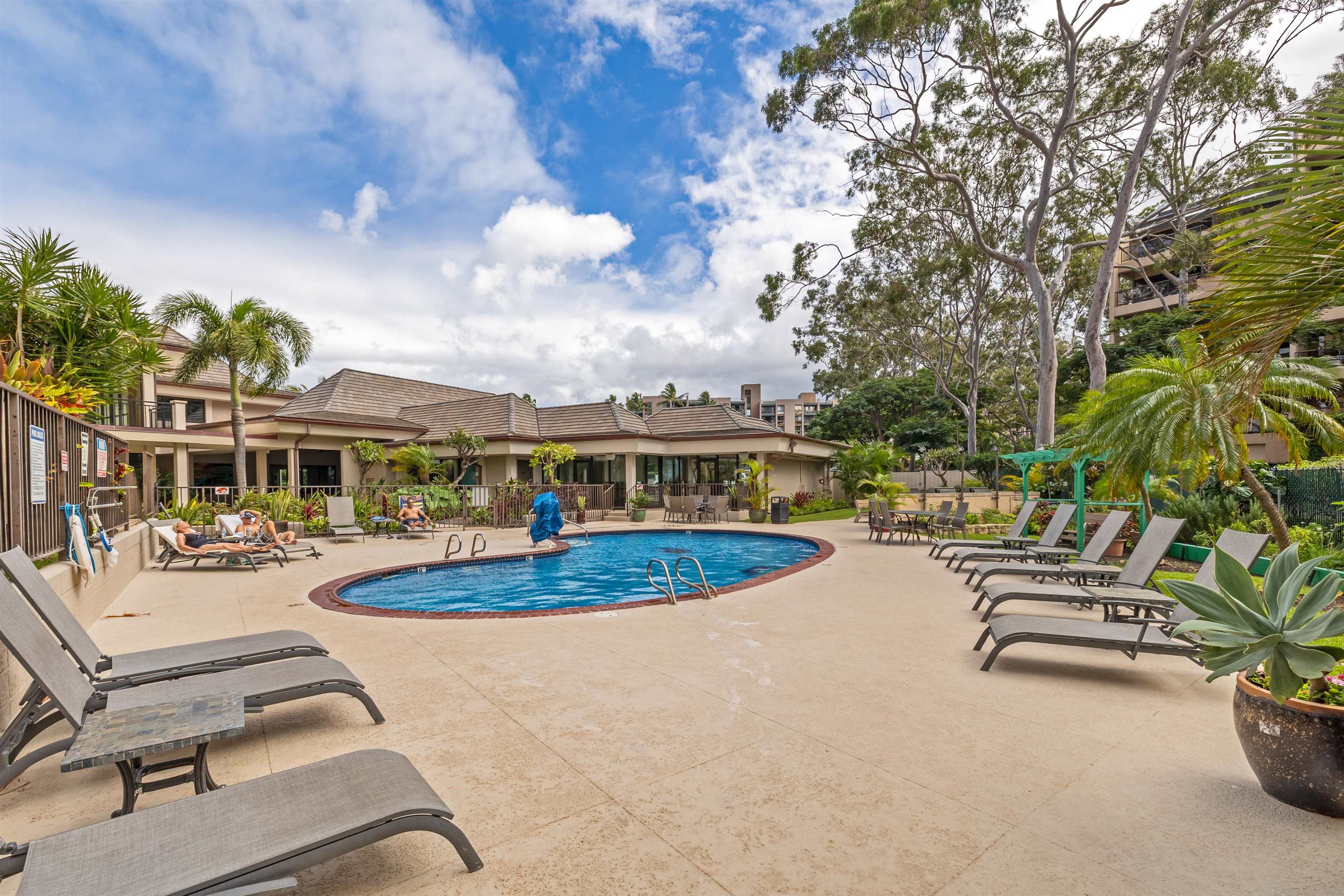 Valley Isle Resort condo # 1003B, Lahaina, Hawaii - photo 25 of 27