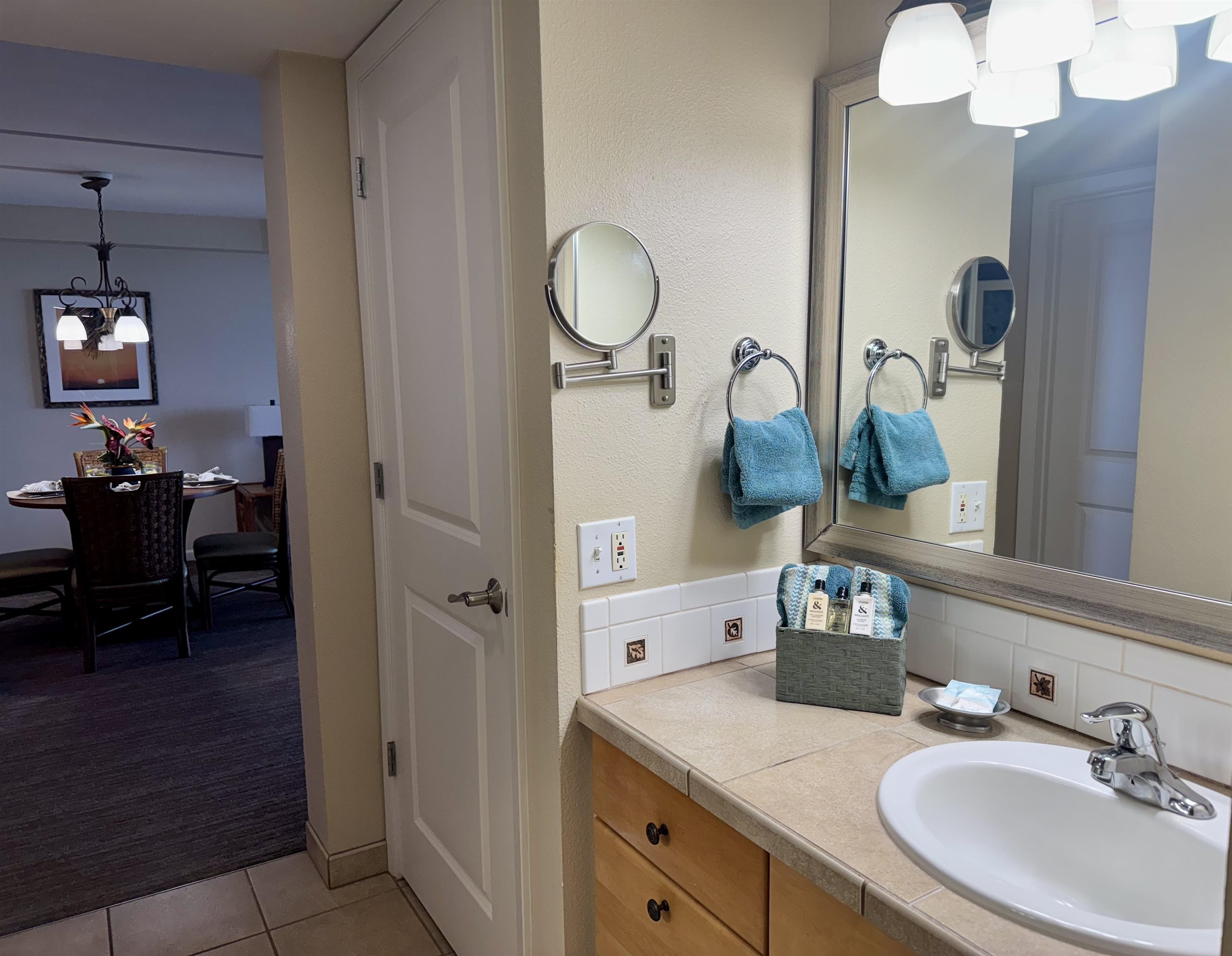 Valley Isle Resort condo # 1005B, Lahaina, Hawaii - photo 19 of 30