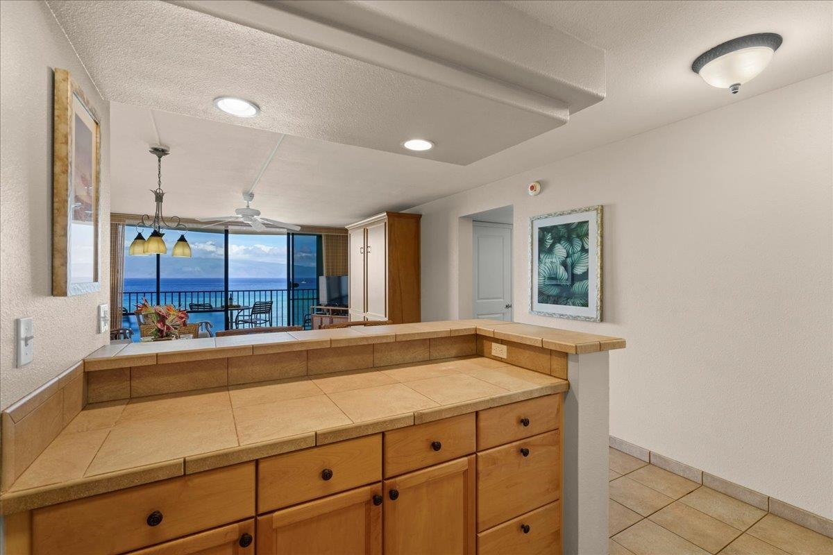 Valley Isle Resort condo # 1005B, Lahaina, Hawaii - photo 4 of 30
