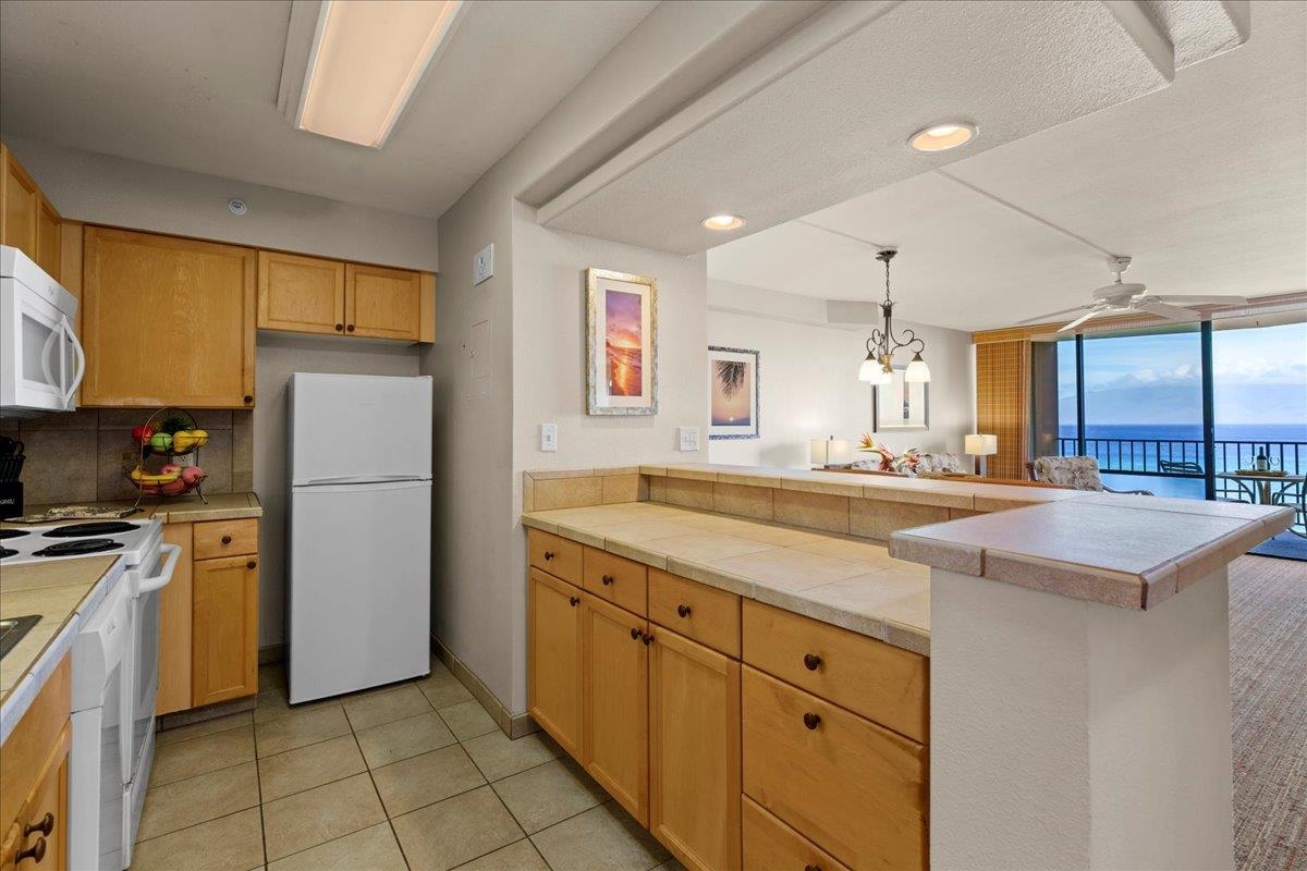 Valley Isle Resort condo # 1005B, Lahaina, Hawaii - photo 5 of 30