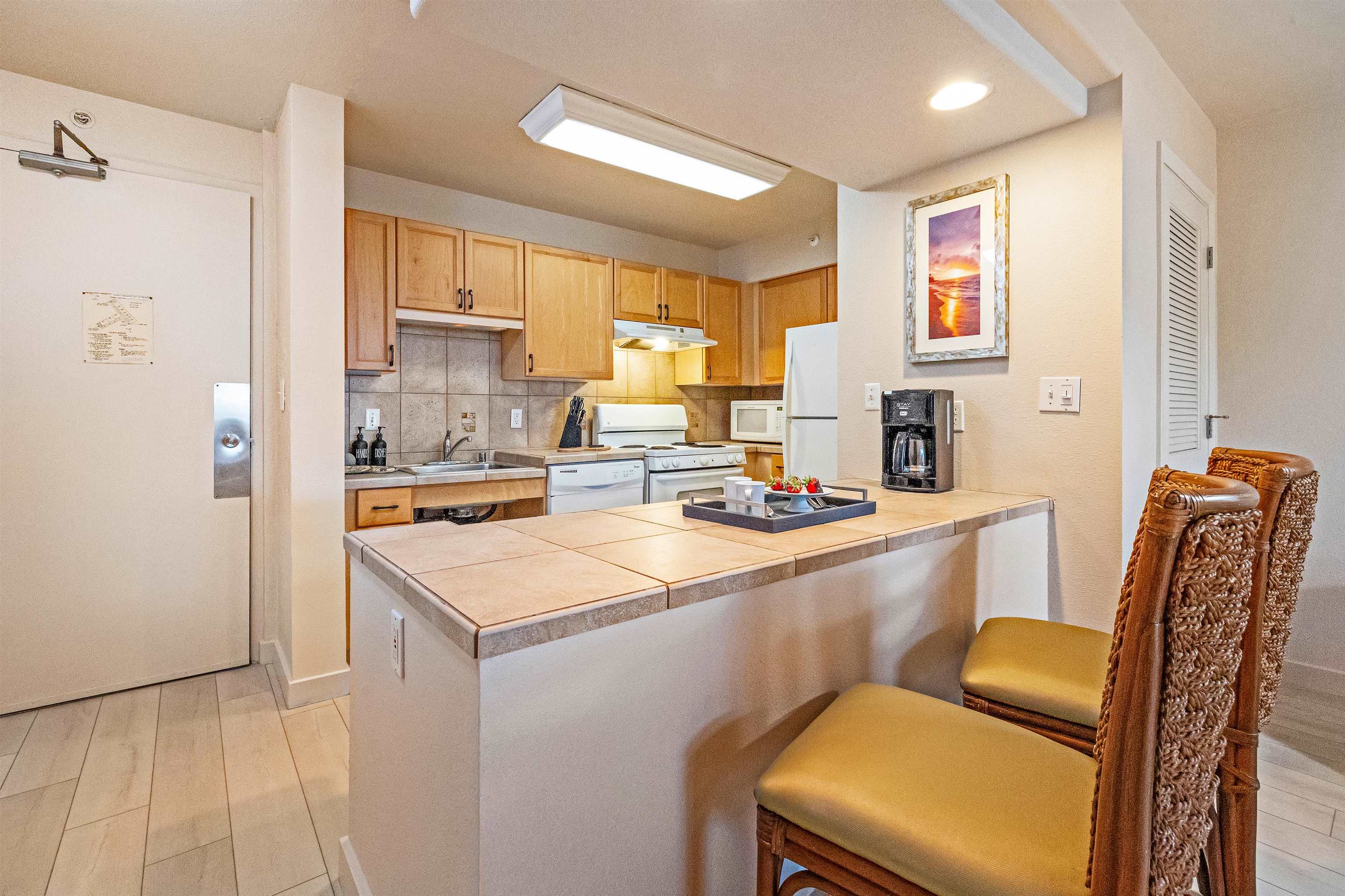 Valley Isle Resort condo # 101B, Lahaina, Hawaii - photo 17 of 37