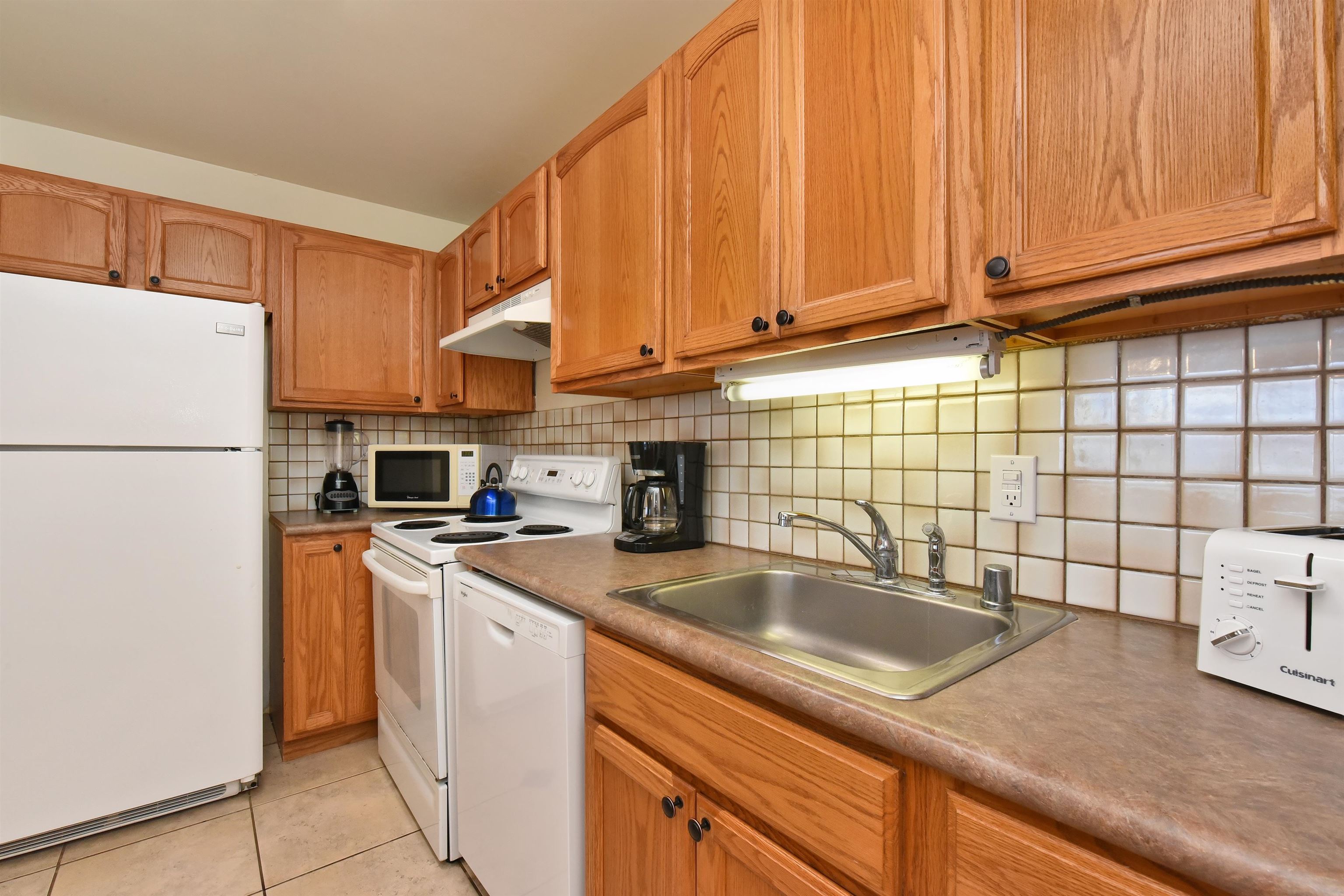 Valley Isle Resort condo # 1104B, Lahaina, Hawaii - photo 13 of 38