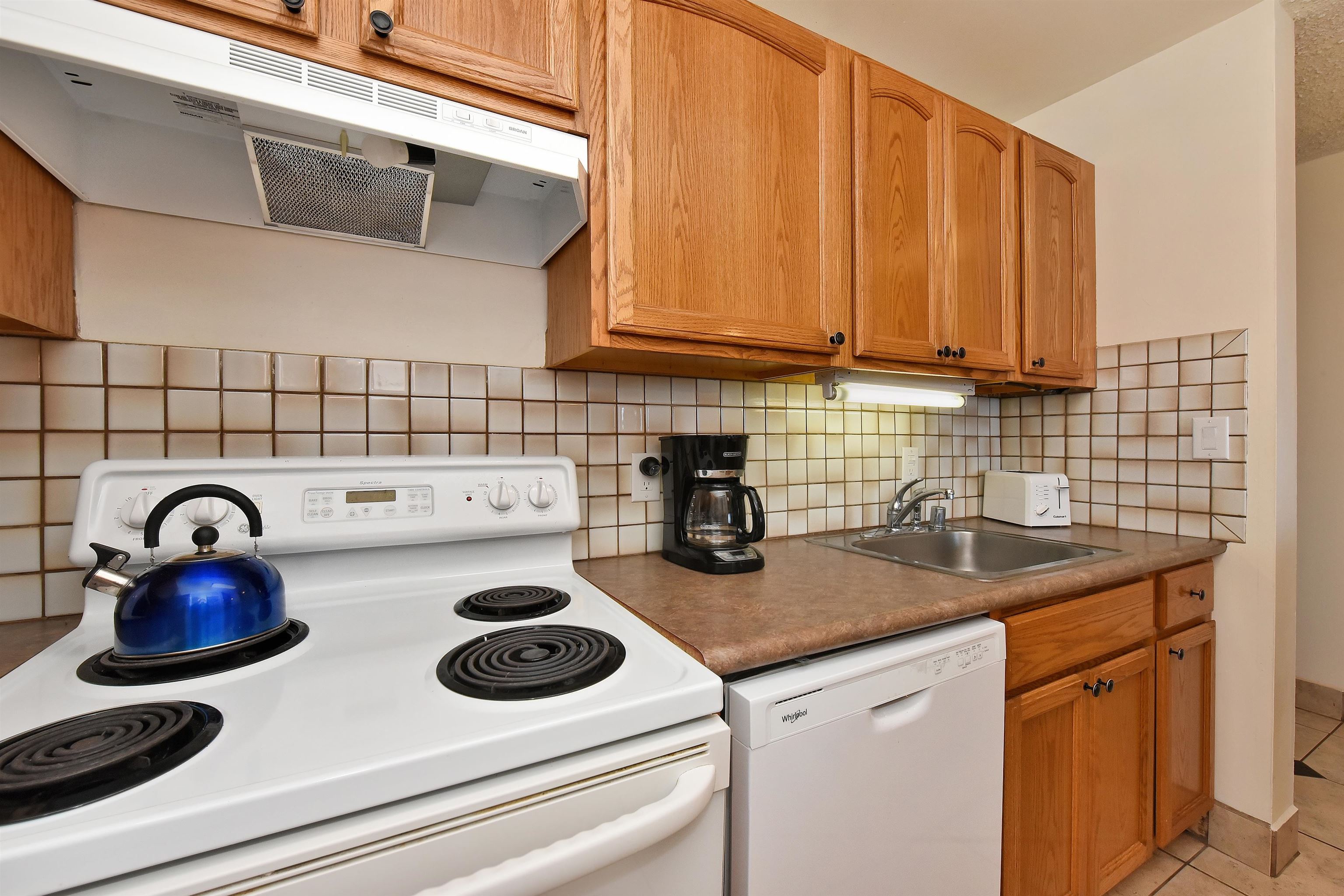Valley Isle Resort condo # 1104B, Lahaina, Hawaii - photo 14 of 38