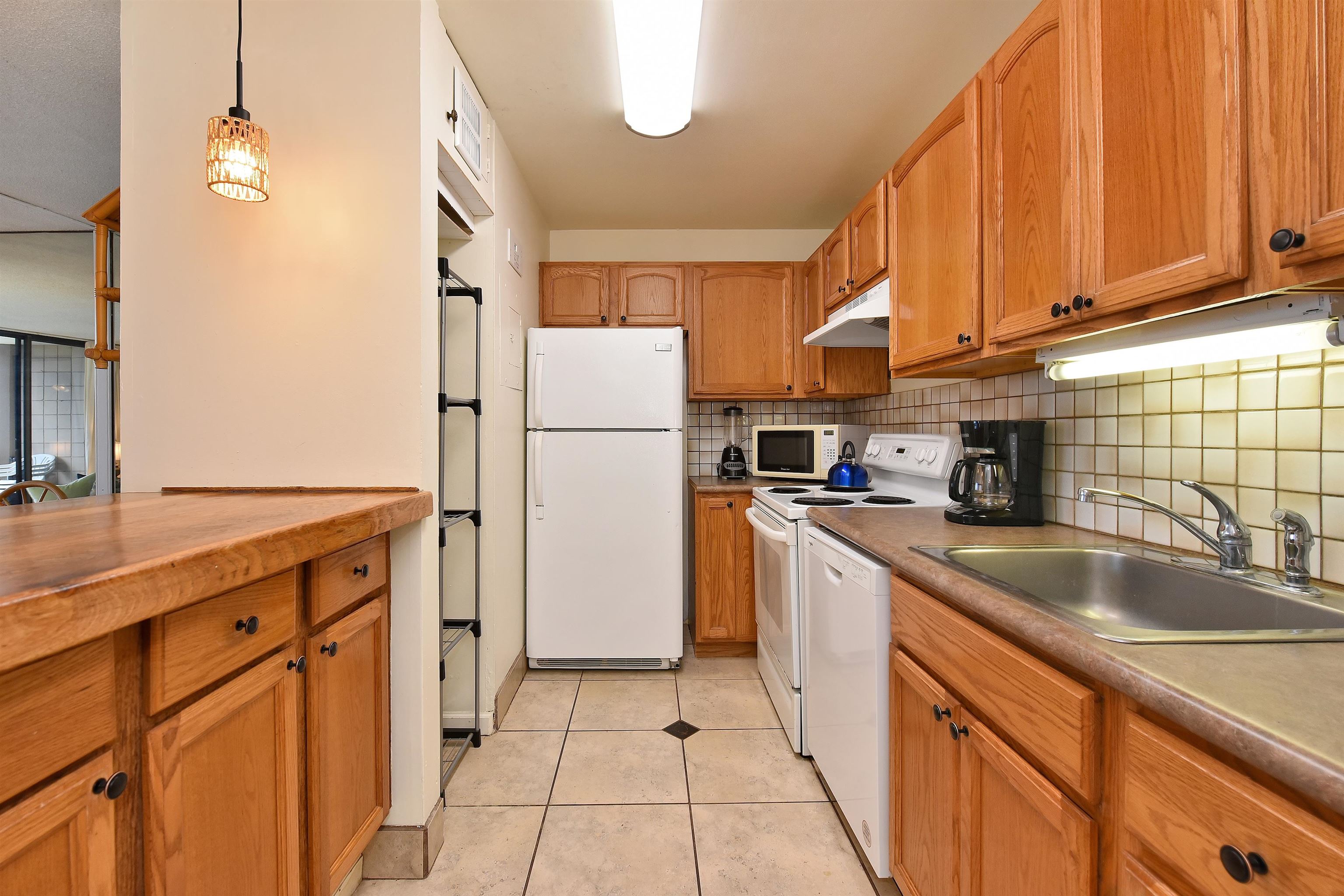 Valley Isle Resort condo # 1104B, Lahaina, Hawaii - photo 5 of 38