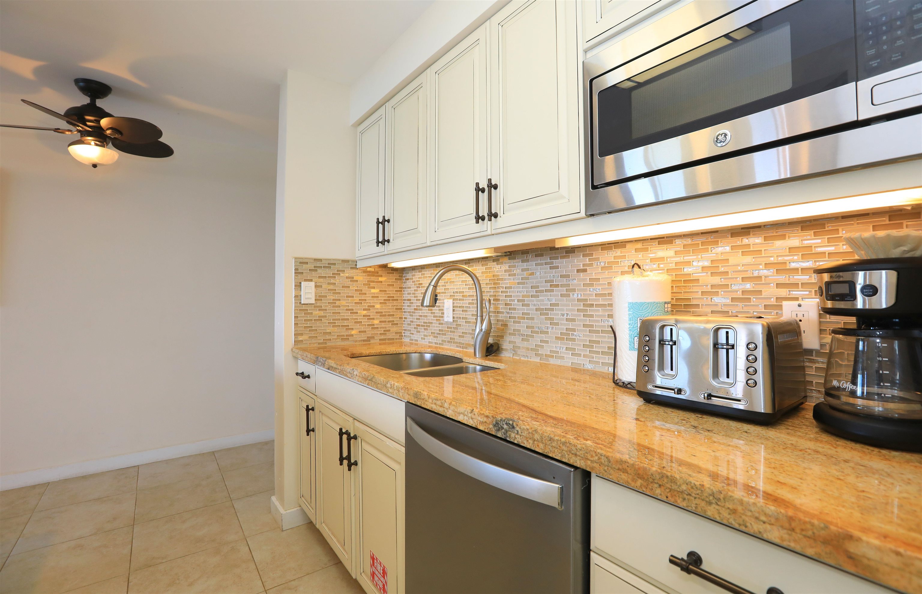 Valley Isle Resort condo # 208, Lahaina, Hawaii - photo 15 of 48