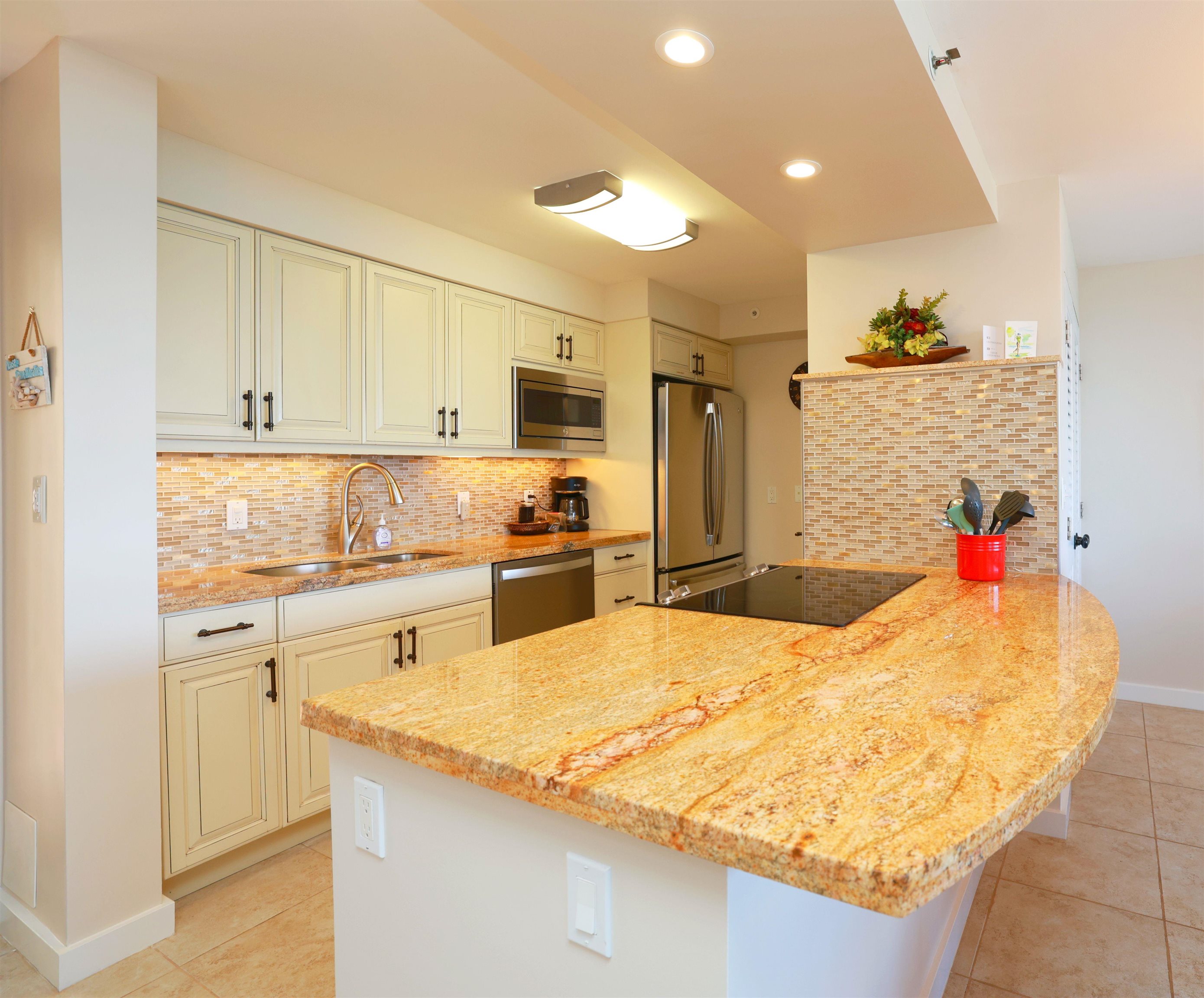 Valley Isle Resort condo # 208, Lahaina, Hawaii - photo 4 of 48