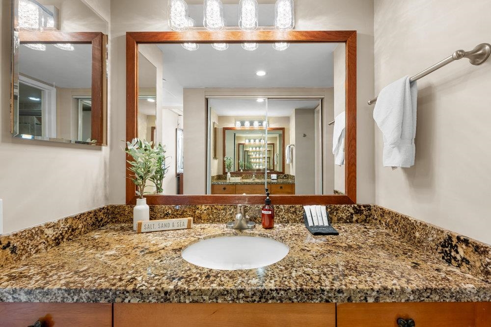 Valley Isle Resort condo # 403, Lahaina, Hawaii - photo 19 of 42