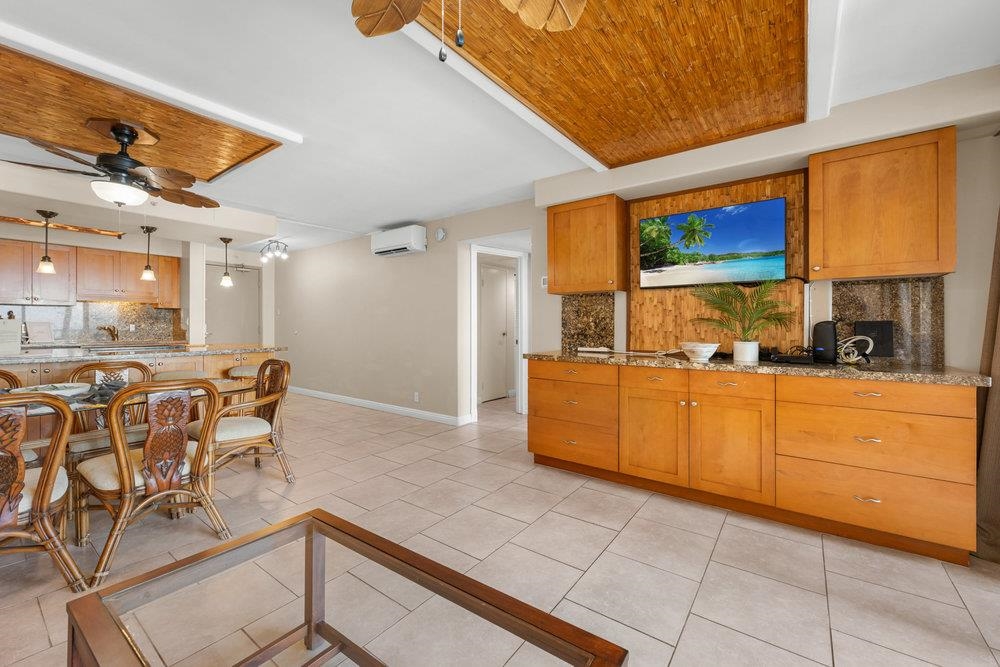 Valley Isle Resort condo # 403, Lahaina, Hawaii - photo 4 of 42