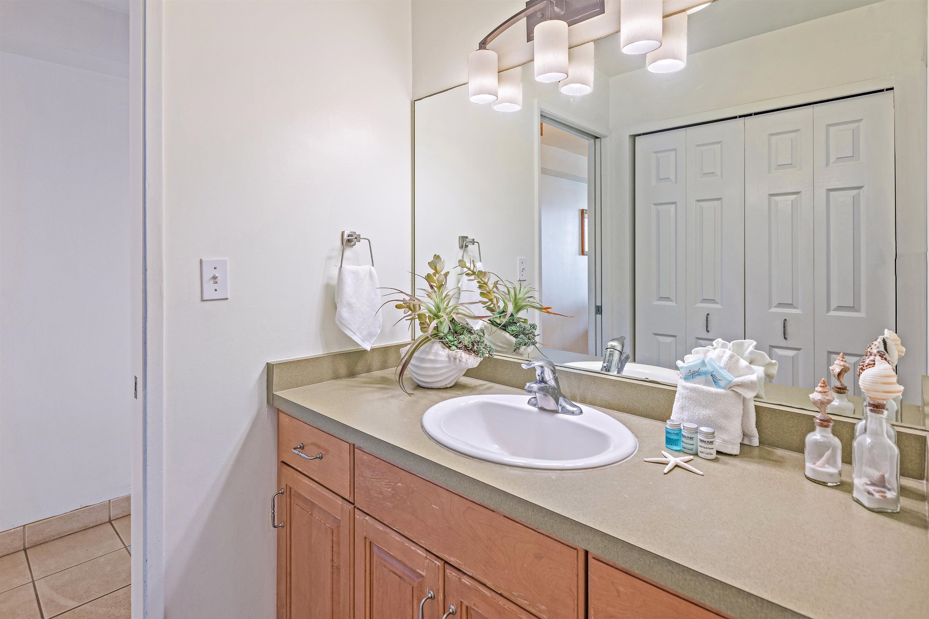 Valley Isle Resort condo # 406B, Lahaina, Hawaii - photo 18 of 26