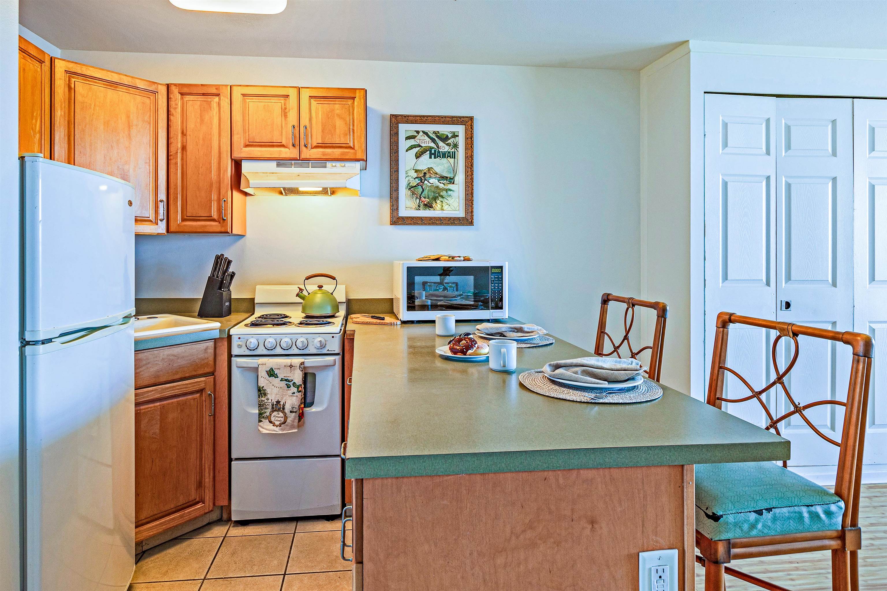 Valley Isle Resort condo # 406B, Lahaina, Hawaii - photo 7 of 26