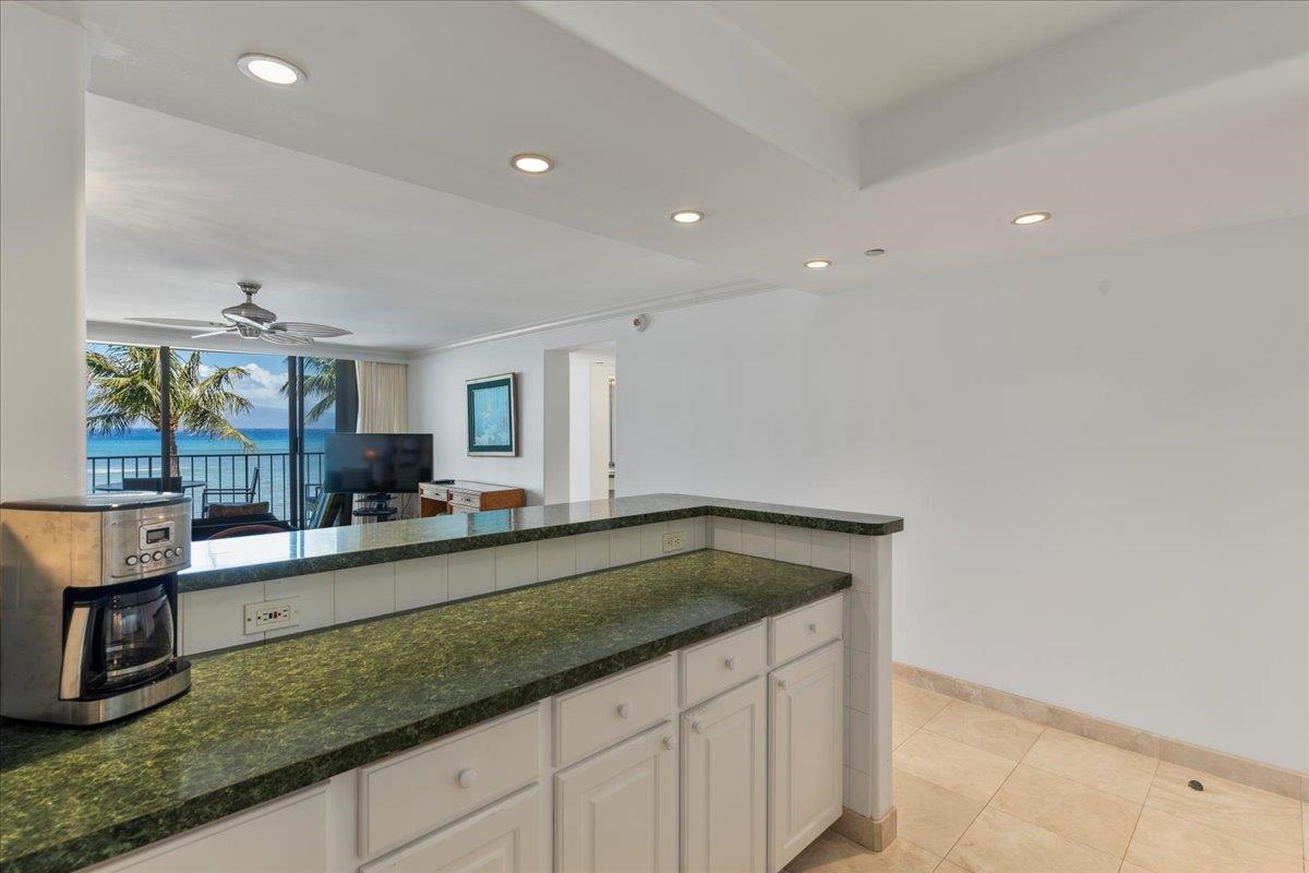 Valley Isle Resort condo # 408B, Lahaina, Hawaii - photo 13 of 47