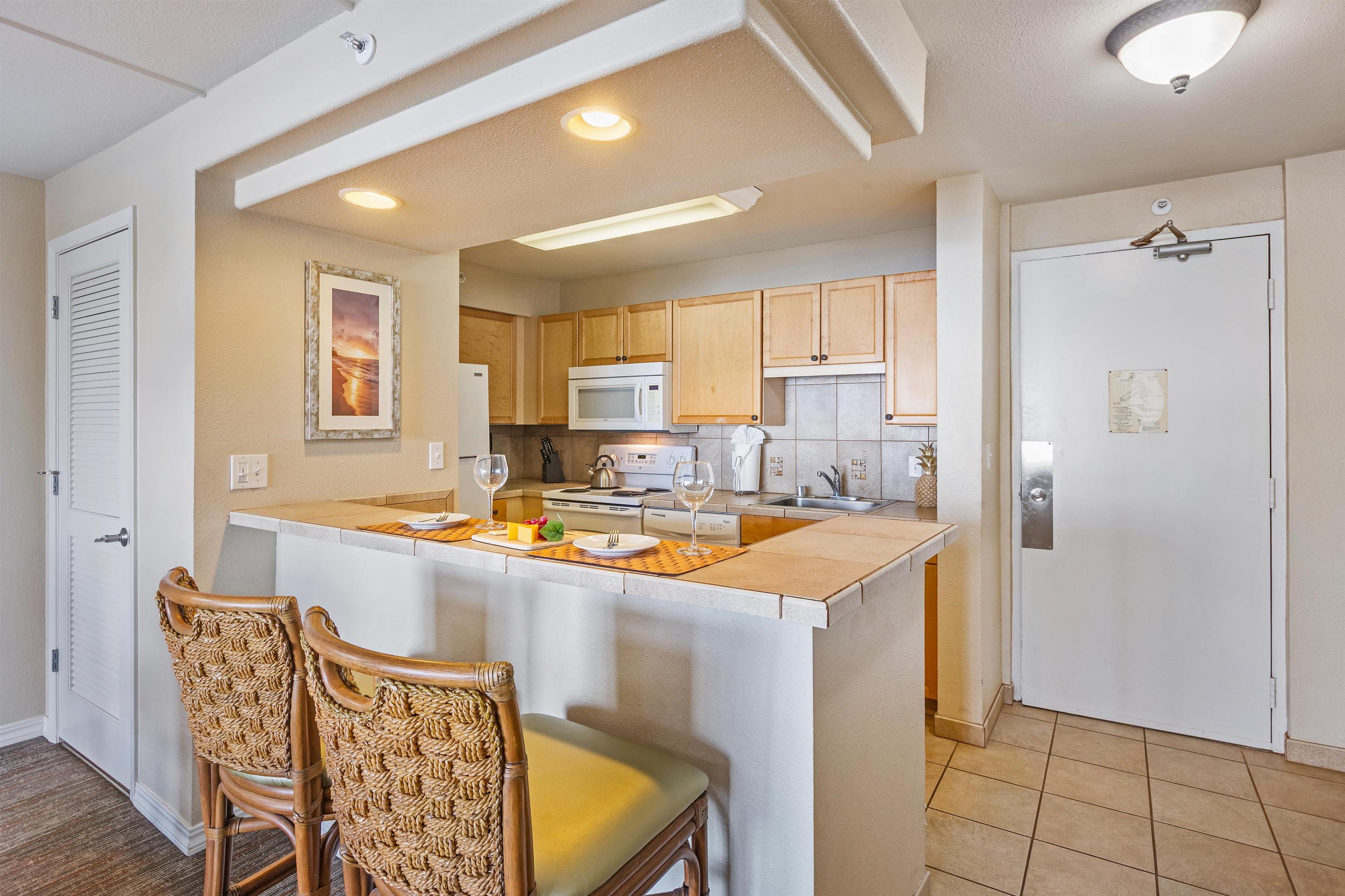 Valley Isle Resort condo # 502B, Lahaina, Hawaii - photo 21 of 38