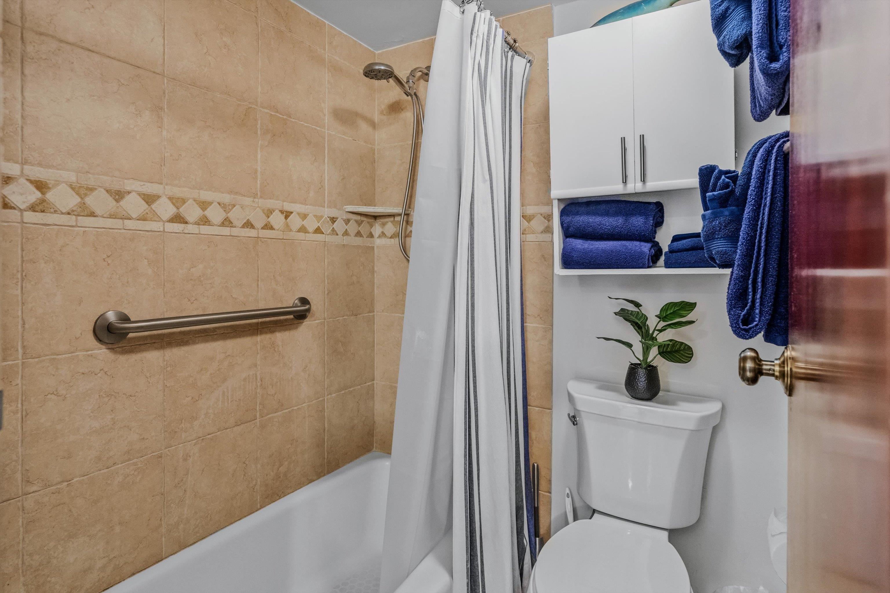 Valley Isle Resort condo # 602B, Lahaina, Hawaii - photo 19 of 27