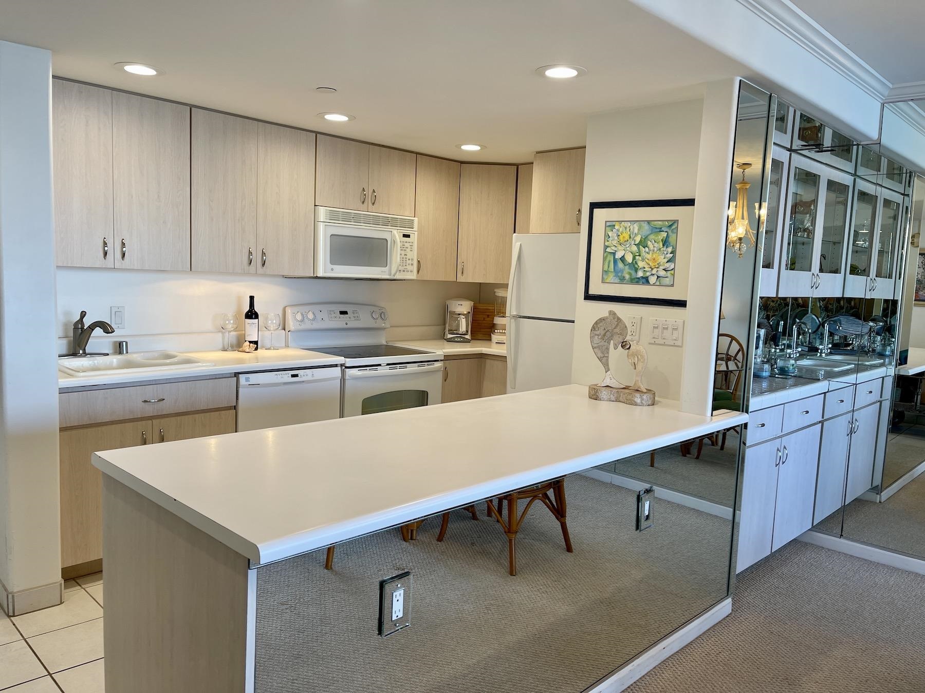 Valley Isle Resort condo # 705B, Lahaina, Hawaii - photo 12 of 30